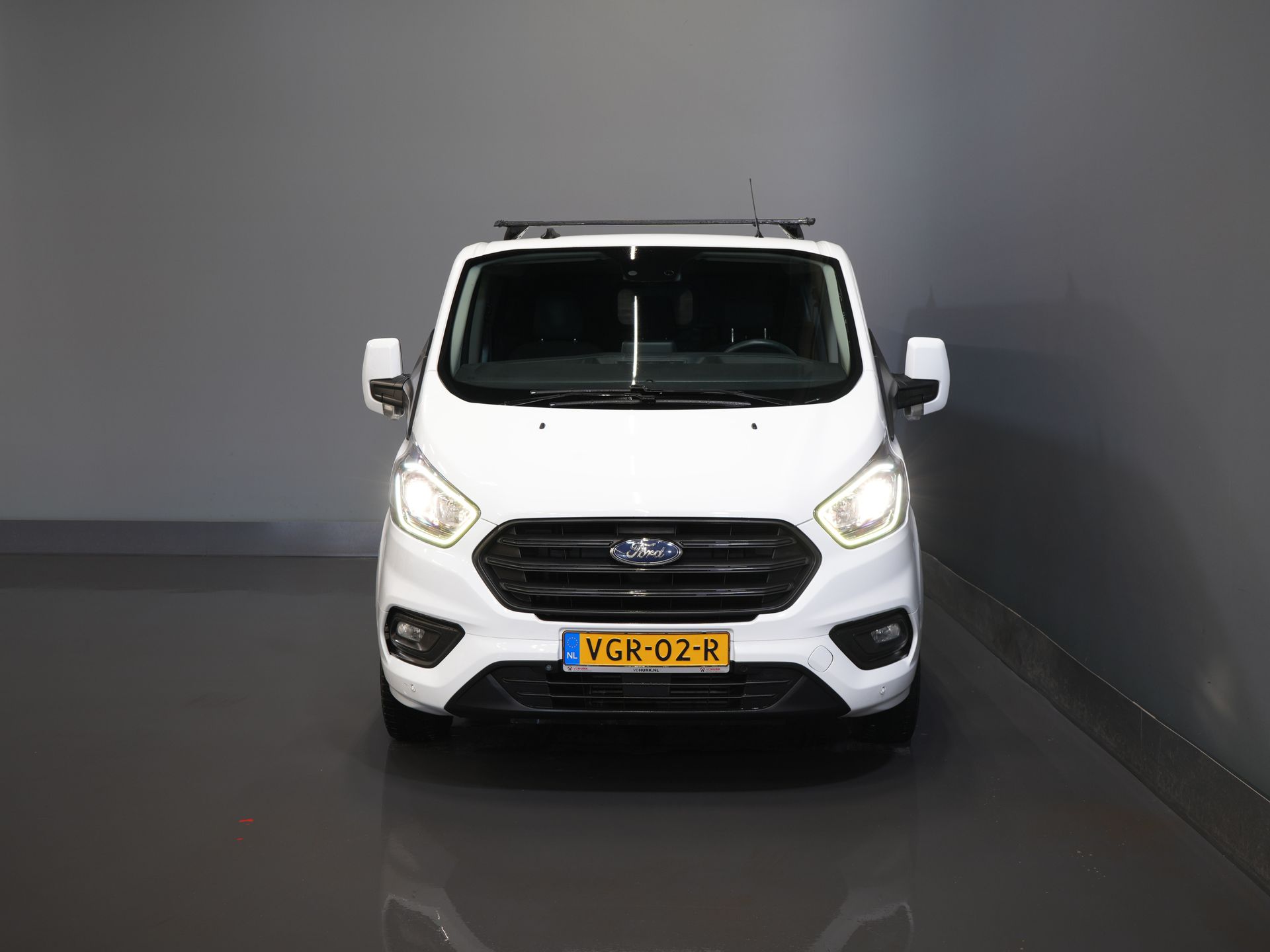 Ford Transit Custom Bestelbus 2.0 TDCI L2 Trend DC Dubbel Cabine Stoelverw./ Carplay/ 2.7t Trekverm./ Navi/ PDC/ Cruise