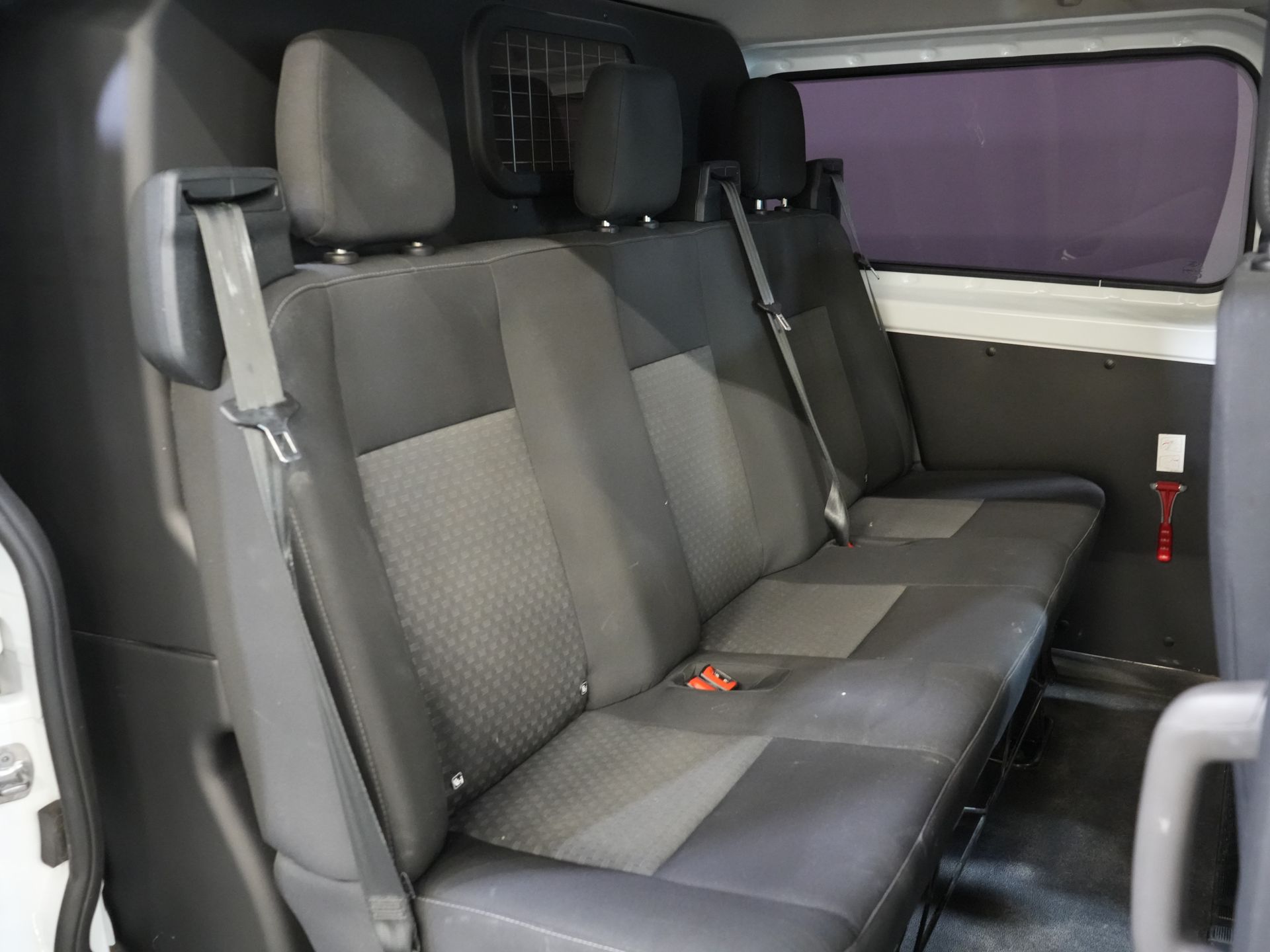 Ford Transit Custom Bestelbus 2.0 TDCI L2 Trend DC Dubbel Cabine Stoelverw./ Carplay/ 2.7t Trekverm./ Navi/ PDC/ Cruise