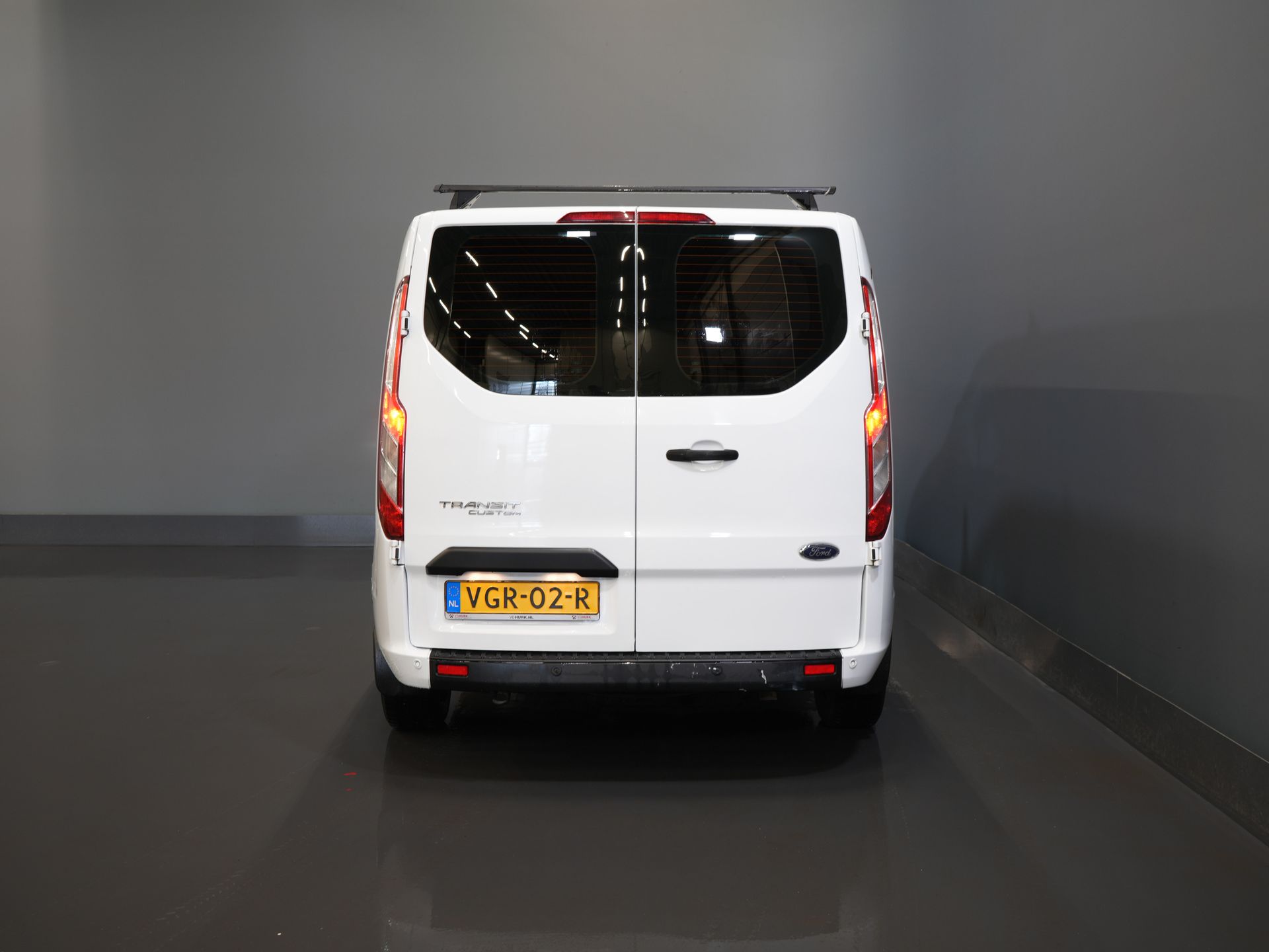 Ford Transit Custom Bestelbus 2.0 TDCI L2 Trend DC Dubbel Cabine Stoelverw./ Carplay/ 2.7t Trekverm./ Navi/ PDC/ Cruise