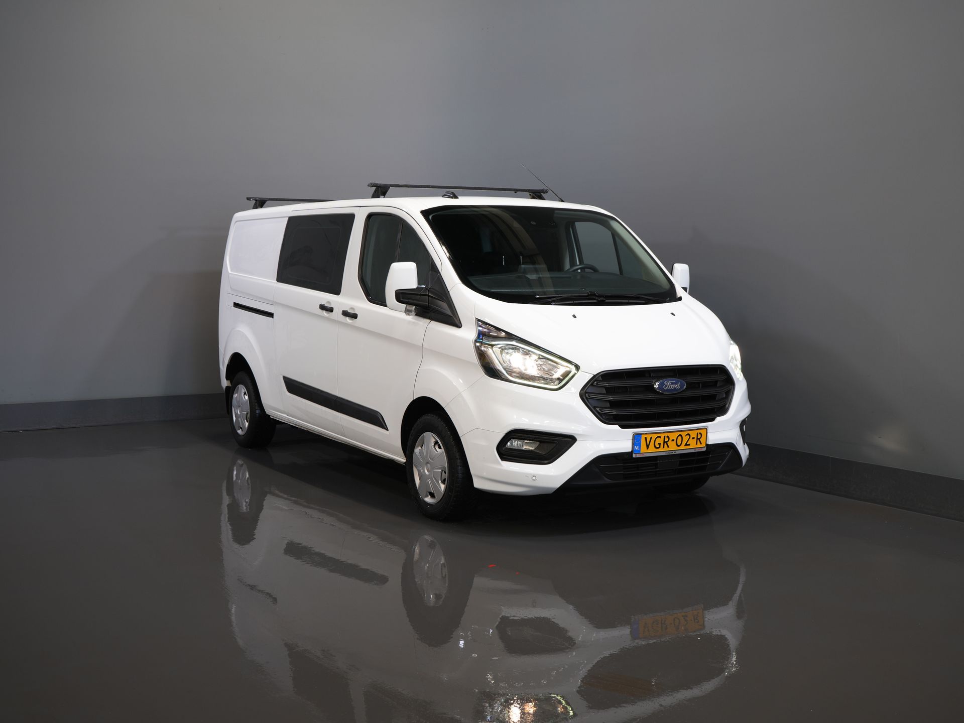 Ford Transit Custom Bestelbus 2.0 TDCI L2 Trend DC Dubbel Cabine Stoelverw./ Carplay/ 2.7t Trekverm./ Navi/ PDC/ Cruise