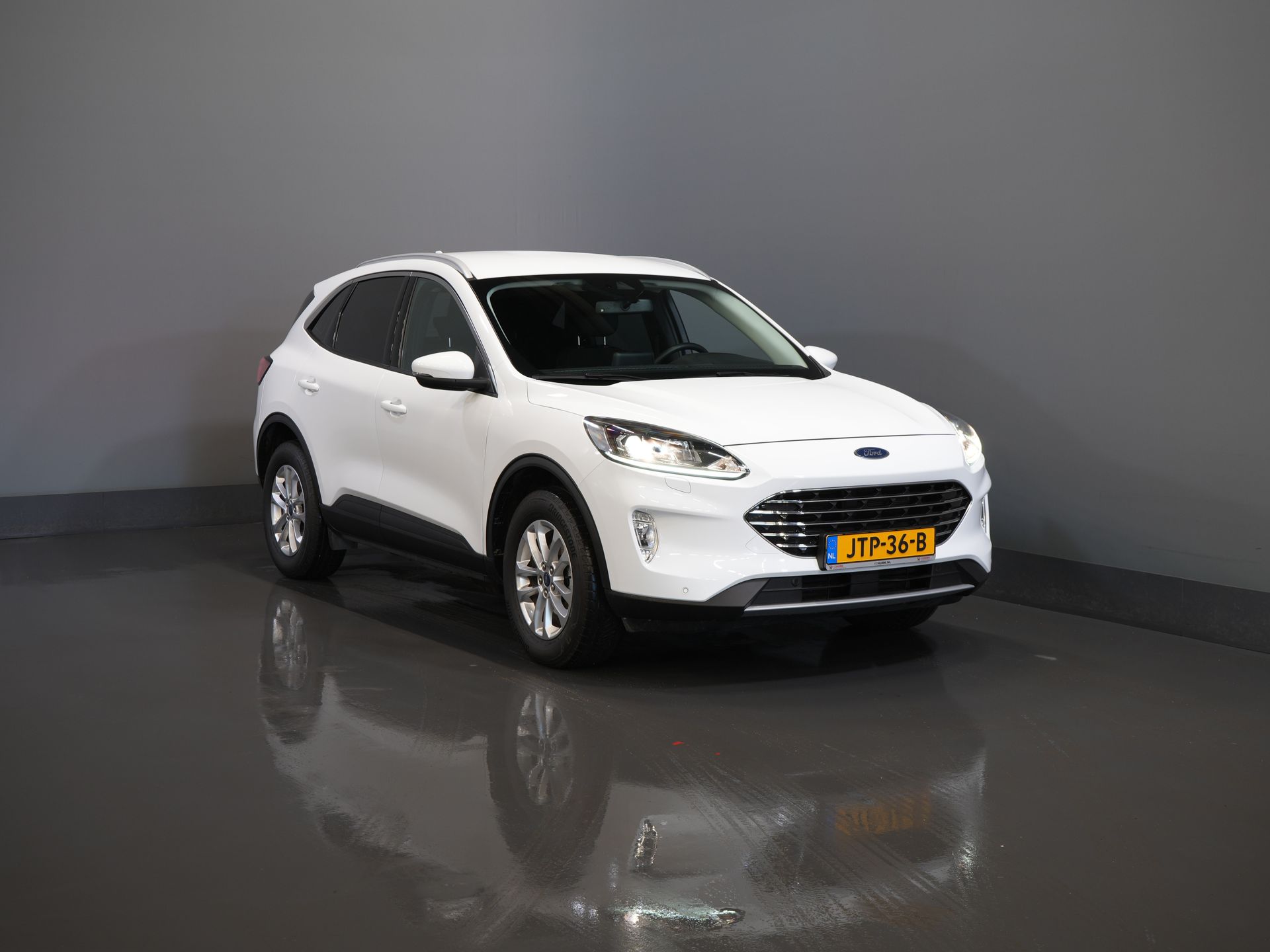 Ford Kuga SUV 2.5 PHEV 225 pk Titanium Navi/ Carplay/ Stoelverw./ Stuurverw./ Camera/ PDC/ Climate