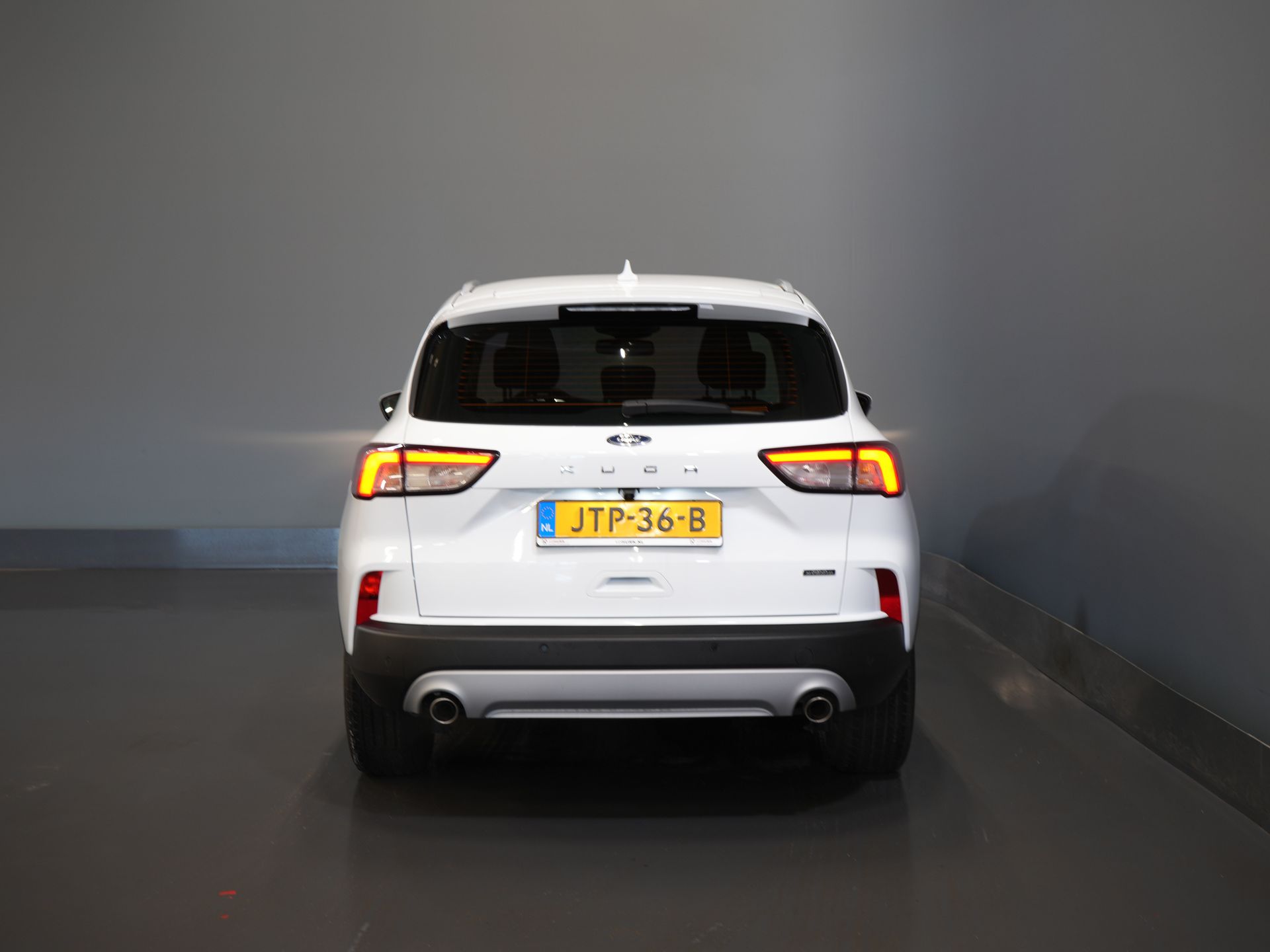 Ford Kuga SUV 2.5 PHEV 225 pk Titanium Navi/ Carplay/ Stoelverw./ Stuurverw./ Camera/ PDC/ Climate