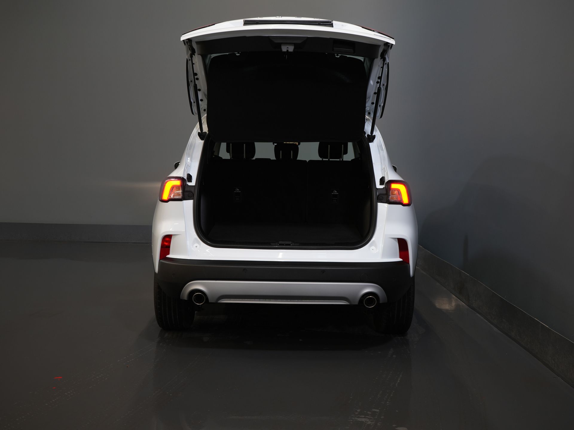 Ford Kuga SUV 2.5 PHEV 225 CV Titanium Navi/ Carplay/ Sedili riscaldati/ Volante riscaldato/ Telecamera/ PDC/ Climatizzatore