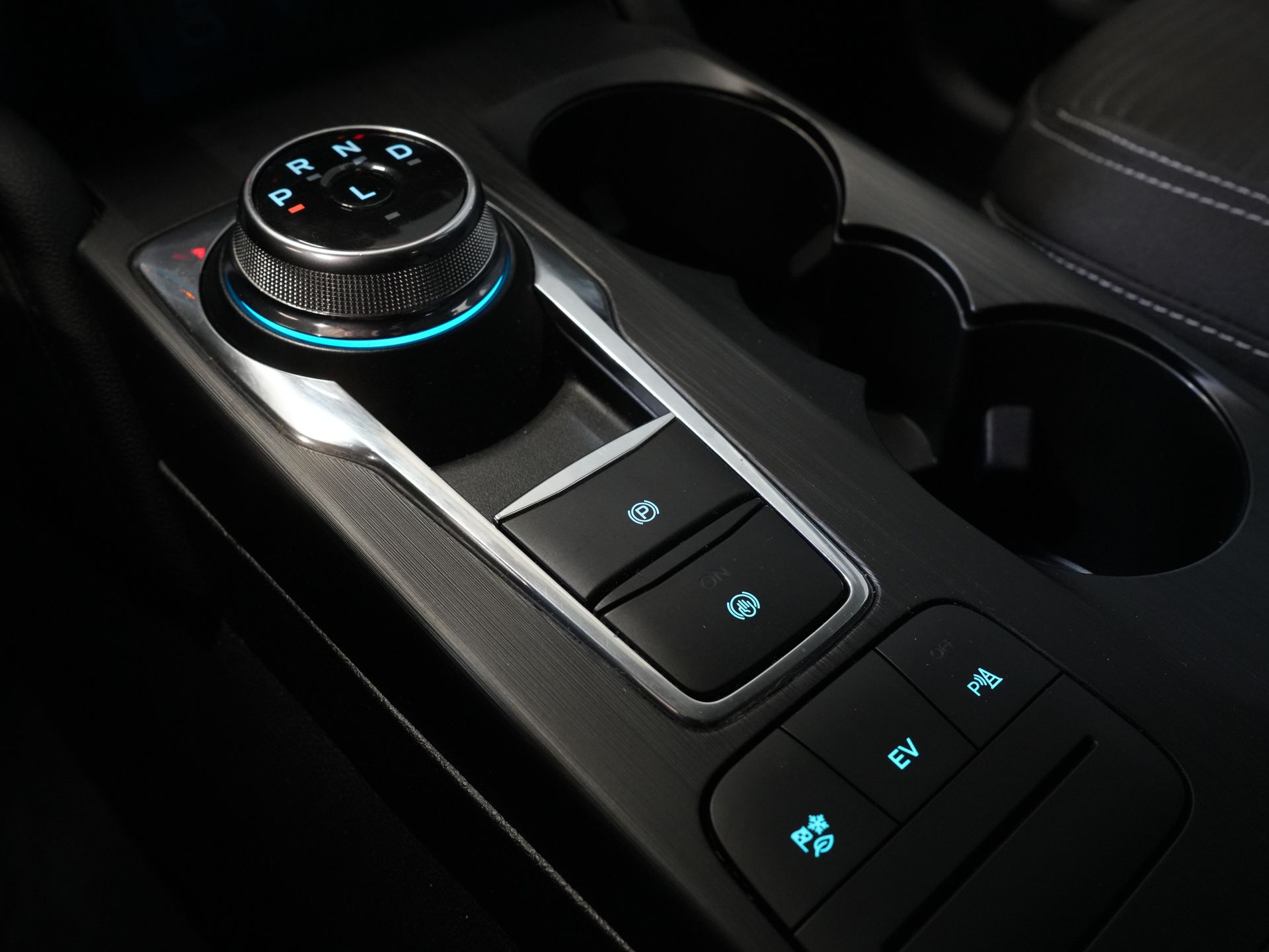 Ford Kuga SUV 2.5 PHEV 225 CV Titanium Navi/ Carplay/ Sedili riscaldati/ Volante riscaldato/ Telecamera/ PDC/ Climatizzatore