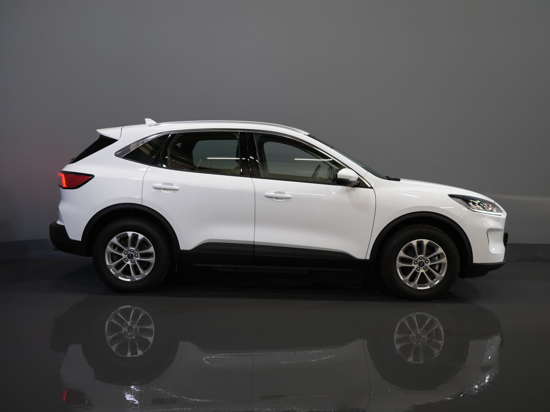 Ford Kuga SUV 2.5 PHEV 225 CV Titanium Navi/ Carplay/ Sedili riscaldati/ Volante riscaldato/ Telecamera/ PDC/ Climatizzatore