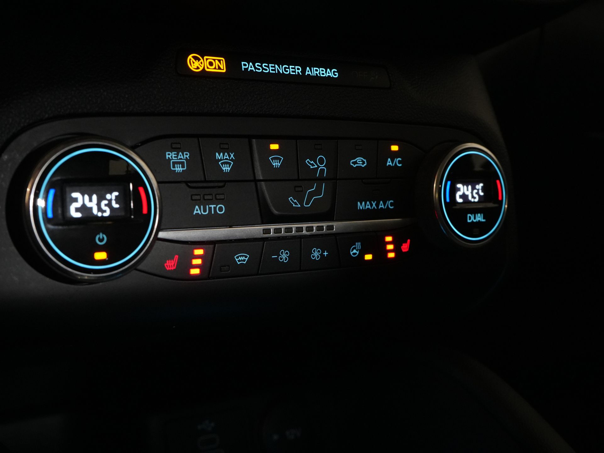 Ford Kuga SUV 2.5 PHEV 225 CV Titanium Navi/ Carplay/ Sedili riscaldati/ Volante riscaldato/ Telecamera/ PDC/ Climatizzatore