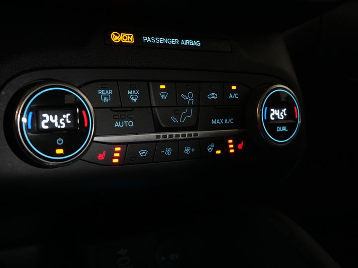 Ford Kuga SUV 2.5 PHEV 225 pk Titanium Navi/ Carplay/ Stoelverw./ Stuurverw./ Camera/ PDC/ Climate