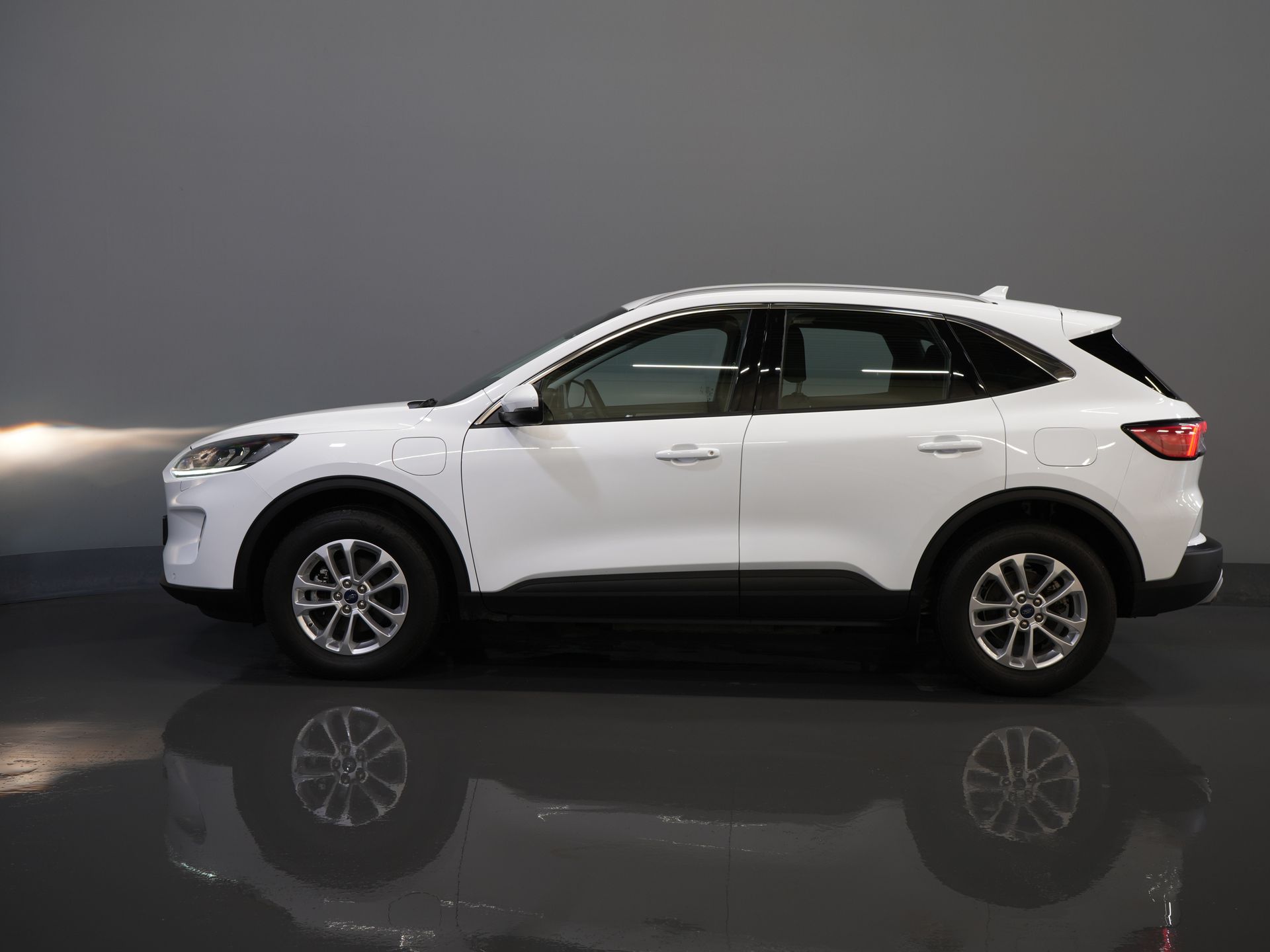 Ford Kuga SUV 2.5 PHEV 225 CV Titanium Navi/ Carplay/ Sedili riscaldati/ Volante riscaldato/ Telecamera/ PDC/ Climatizzatore