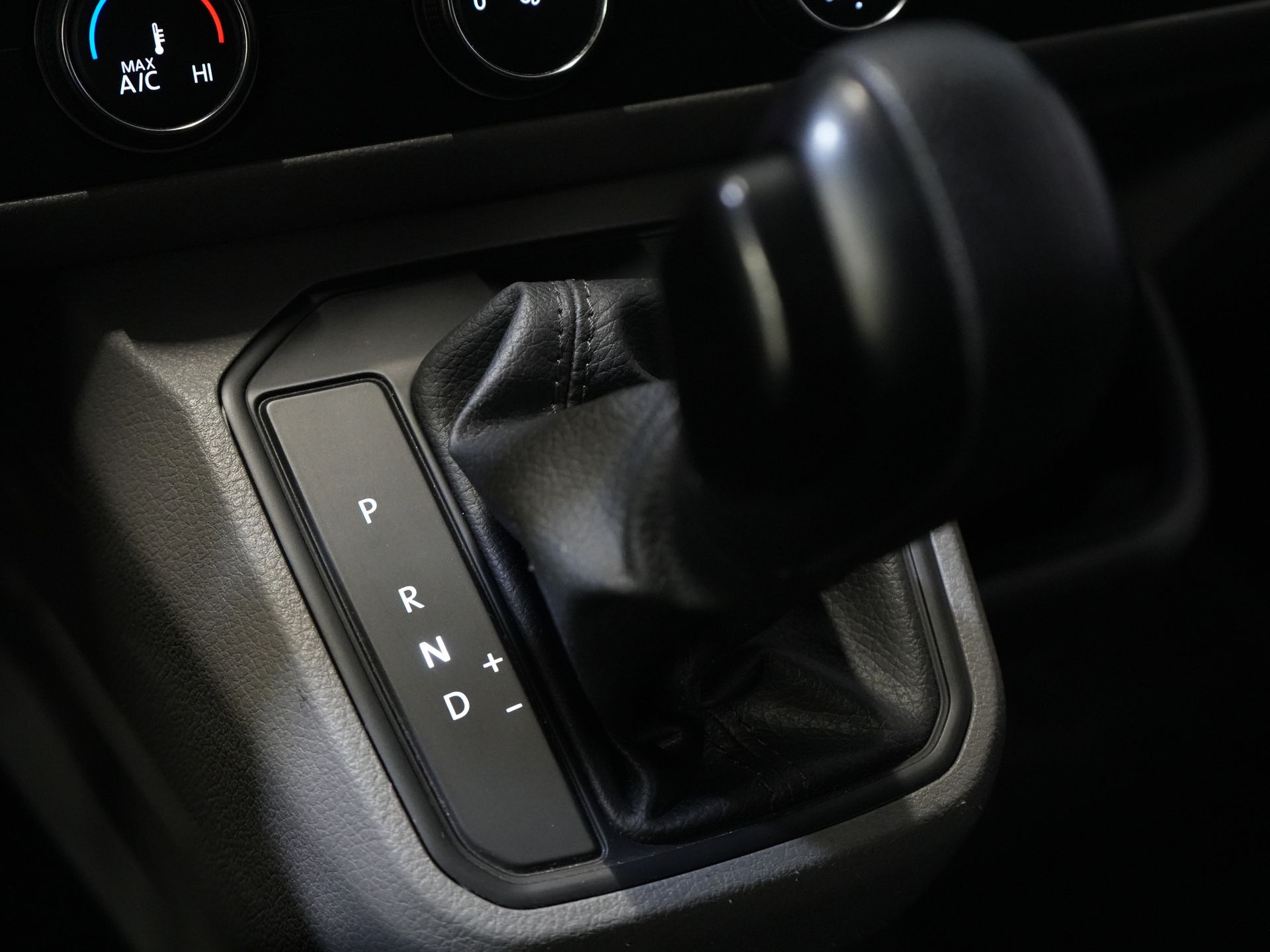 Volkswagen Transporter Van 2.0 TDI 150 hp DSG Aut. L2 BPM GRATUIT ! Adapt.Cruise/ LED/ 2x Porte coulissante/ Carplay/ Sièges / Airco/ Navi/ PDC/ 17