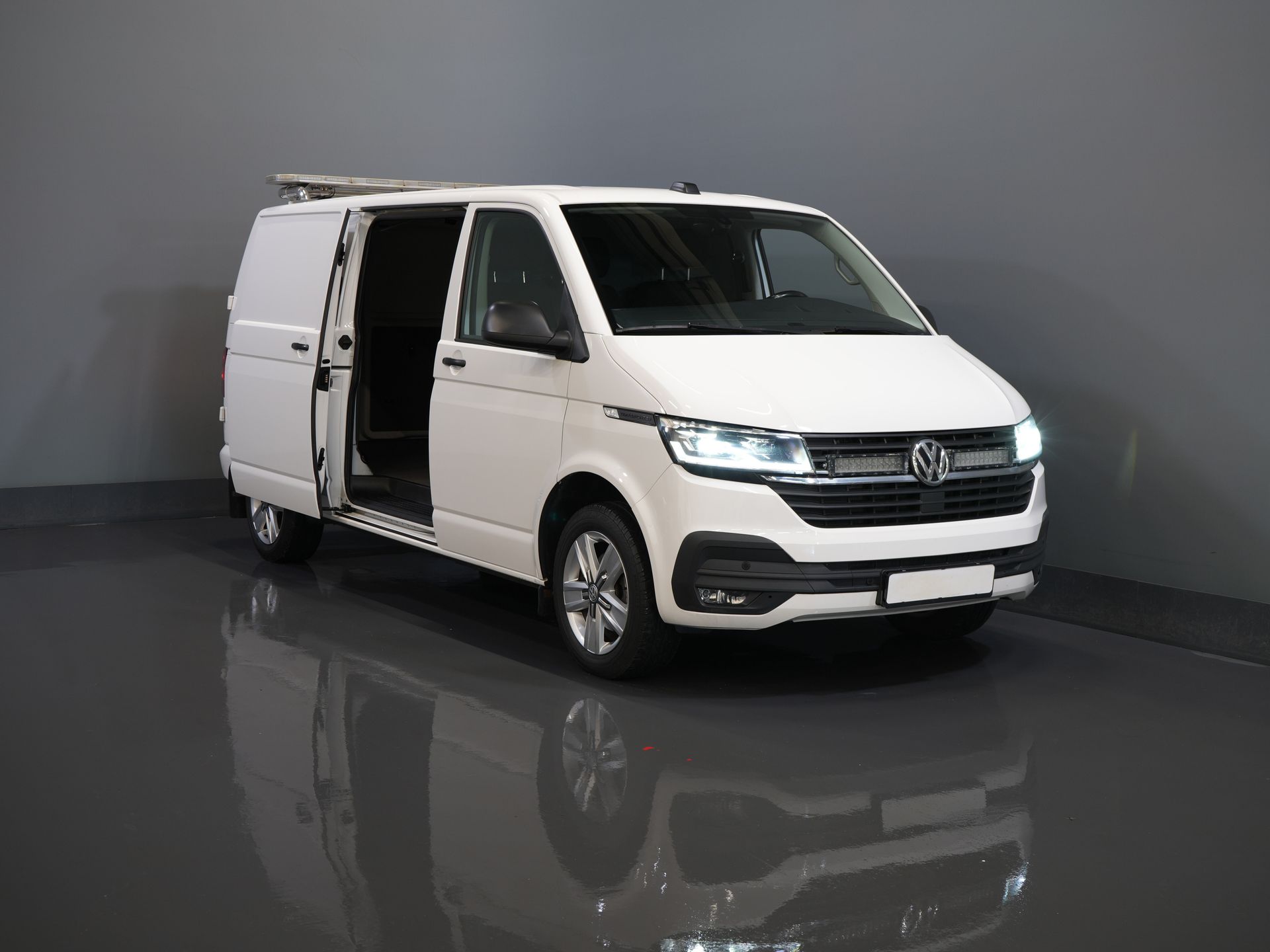 Volkswagen Transporter Van 2.0 TDI 150 hp DSG Aut. L2 BPM GRATUIT ! Adapt.Cruise/ LED/ 2x Porte coulissante/ Carplay/ Sièges / Airco/ Navi/ PDC/ 17