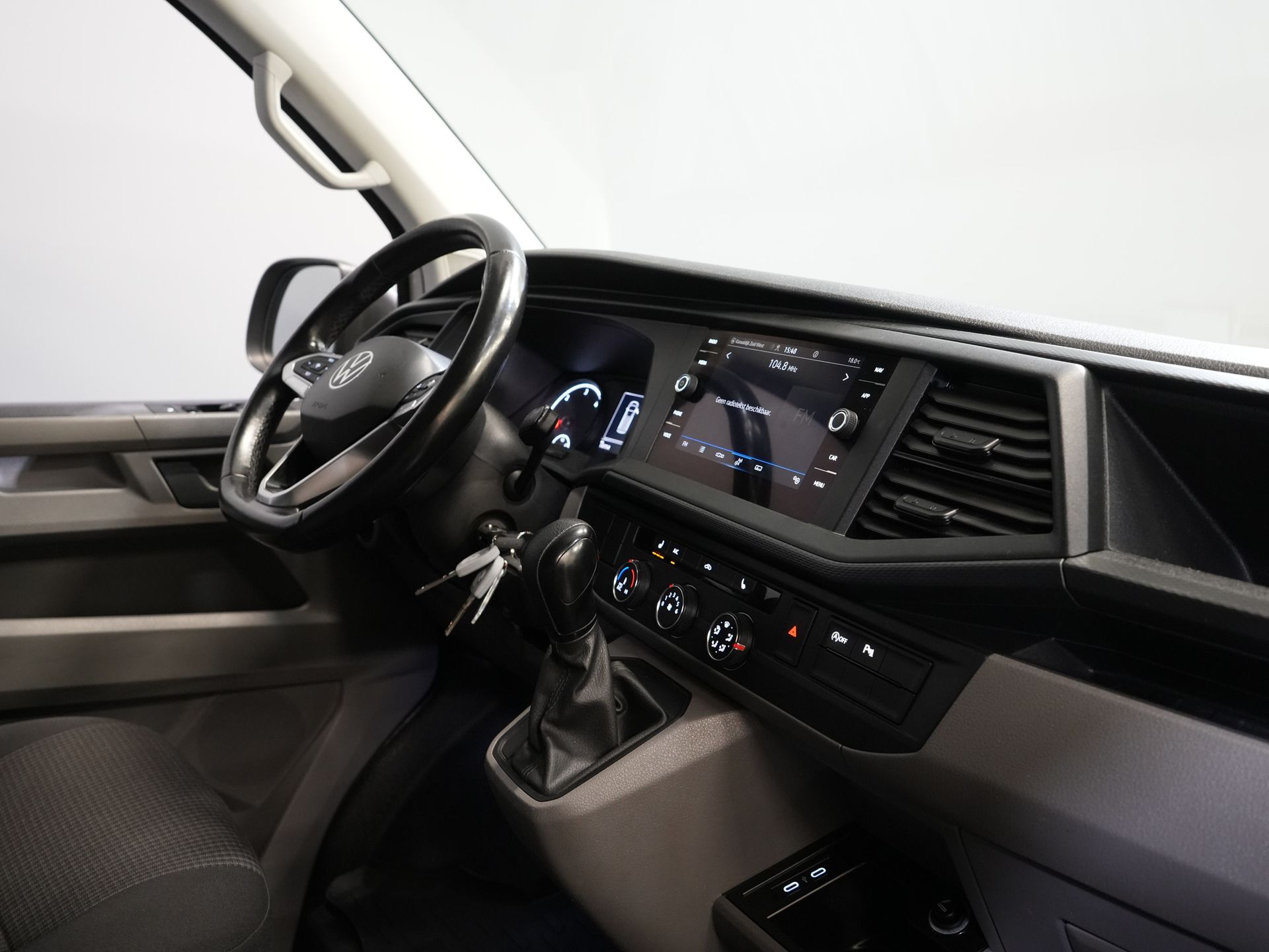 Volkswagen Transporter Van 2.0 TDI 150 hp DSG Aut. L2 BPM GRATUIT ! Adapt.Cruise/ LED/ 2x Porte coulissante/ Carplay/ Sièges / Airco/ Navi/ PDC/ 17