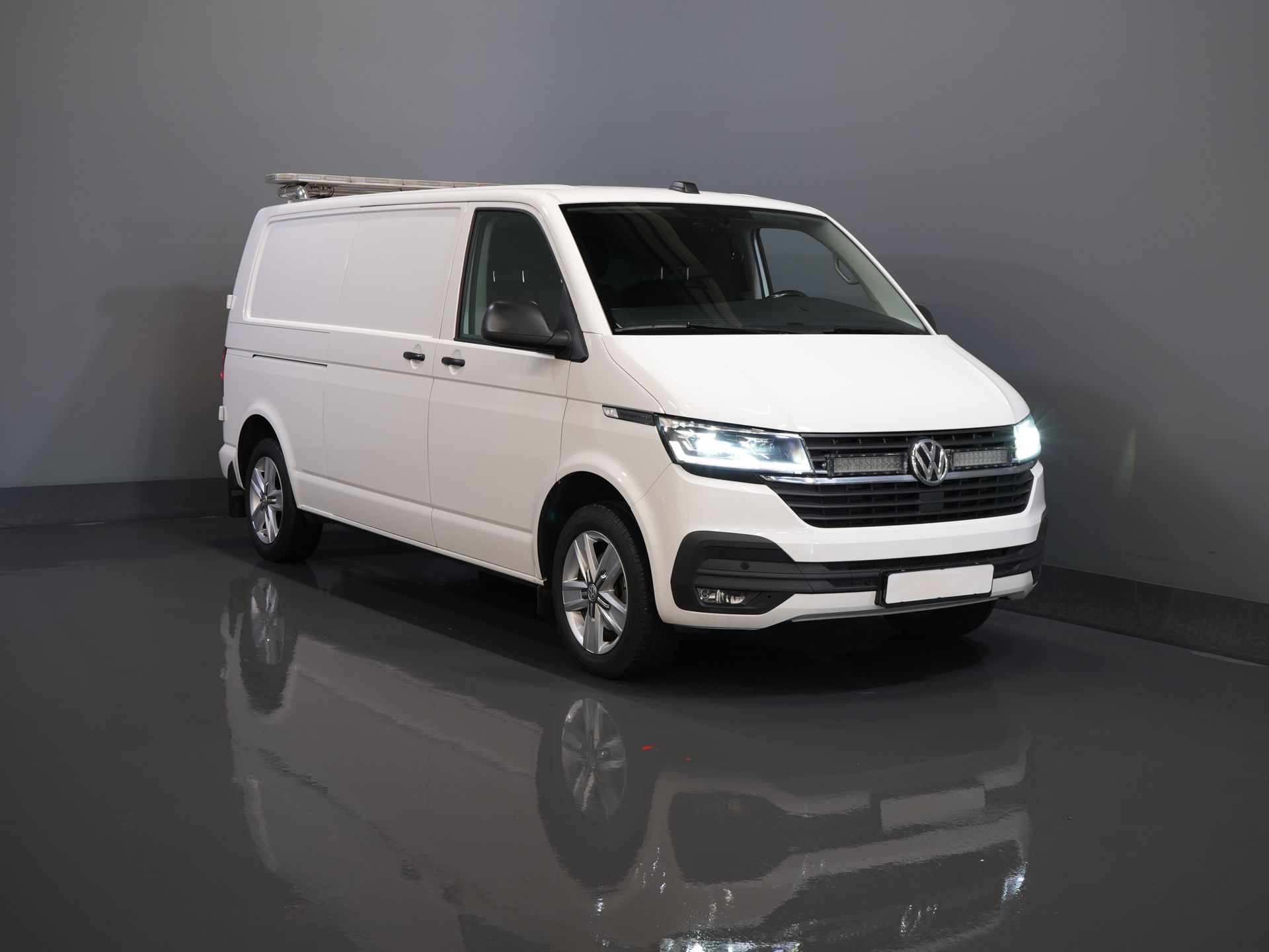 Volkswagen Transporter Van 2.0 TDI 150 hp DSG Aut. L2 BPM GRATUIT ! Adapt.Cruise/ LED/ 2x Porte coulissante/ Carplay/ Sièges / Airco/ Navi/ PDC/ 17
