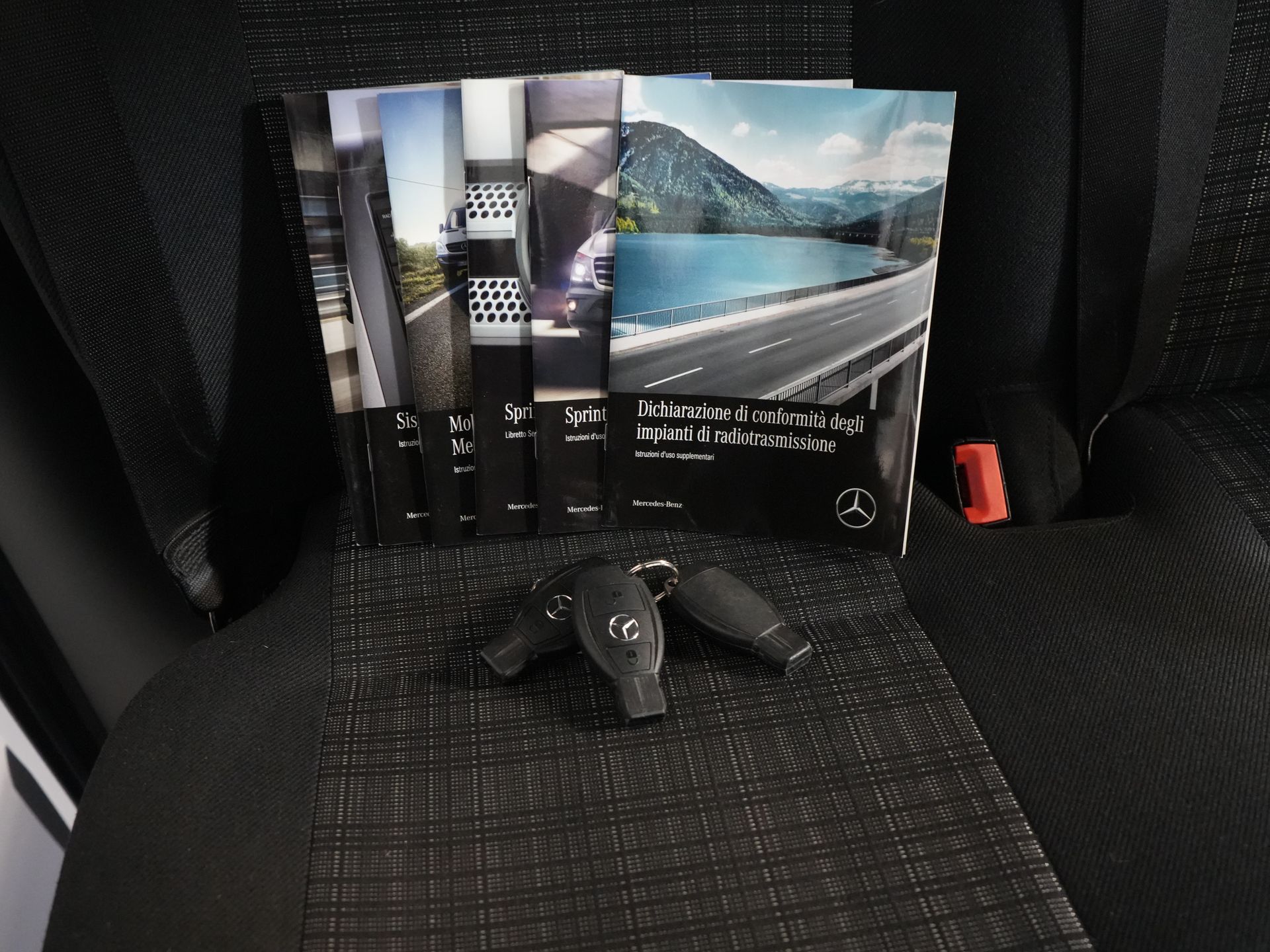 Mercedes-Benz Sprinter Bestelbus 314 2.2 CDI L2H2 E6 BPM VRIJ! 2.8t Trekverm./ 270Gr.Deuren/ Imperiaal/ LMV/ Camera/ Airco/ Trekhaak