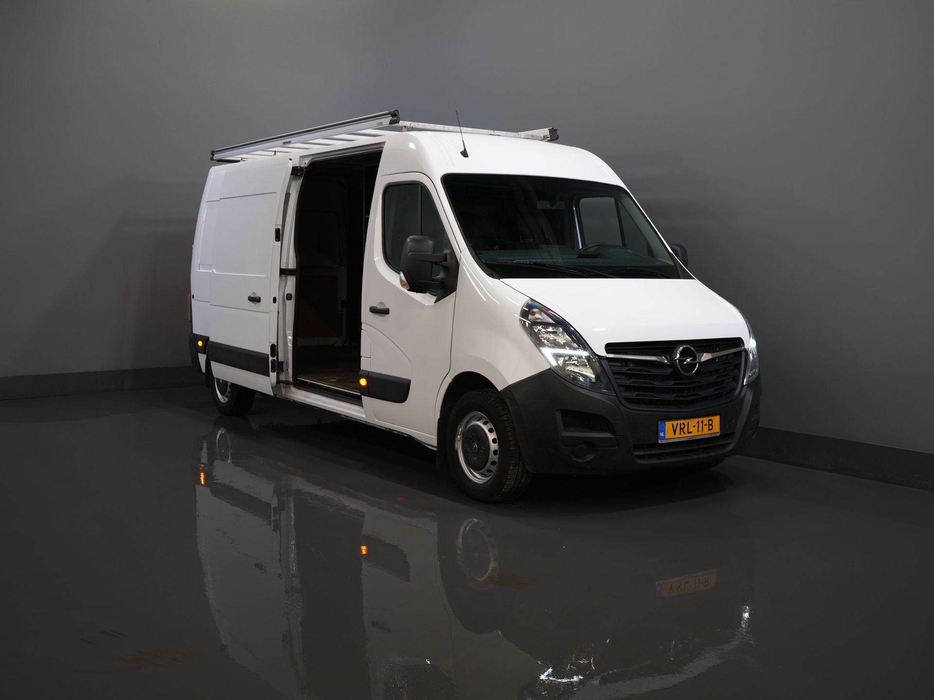 Opel Movano Lieferwagen 2.3 CDTI 135 PS L3H2 2x Schiebetür/ Dachgepäckträger + Leiter/ Innenausstattung/ PDC/ Anhängerkupplung/ Radio
