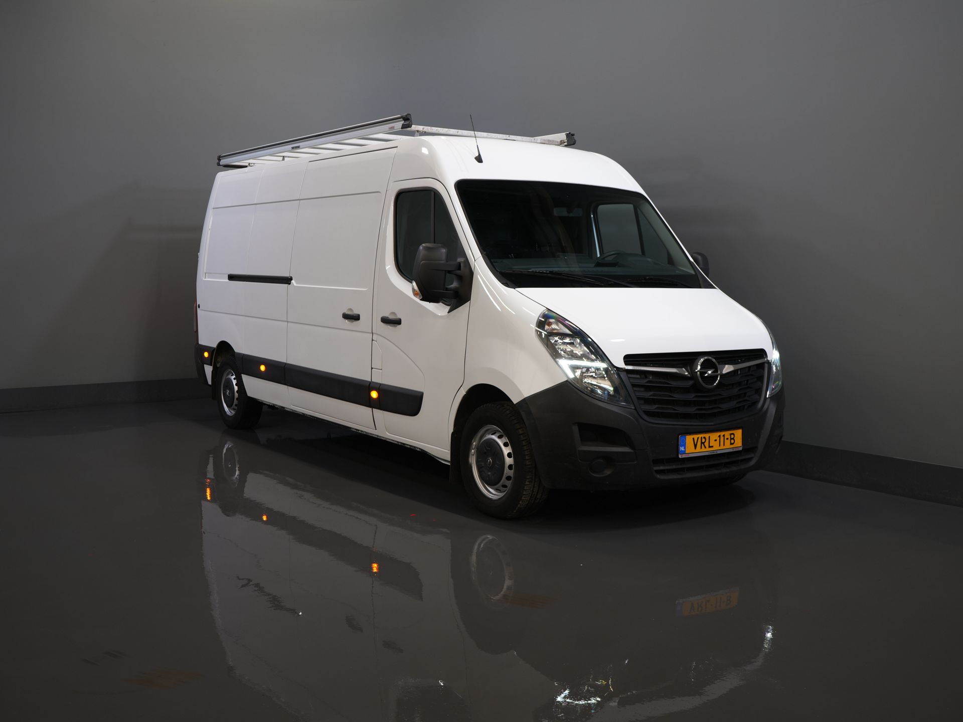 Opel Movano Lieferwagen 2.3 CDTI 135 PS L3H2 2x Schiebetür/ Dachgepäckträger + Leiter/ Innenausstattung/ PDC/ Anhängerkupplung/ Radio