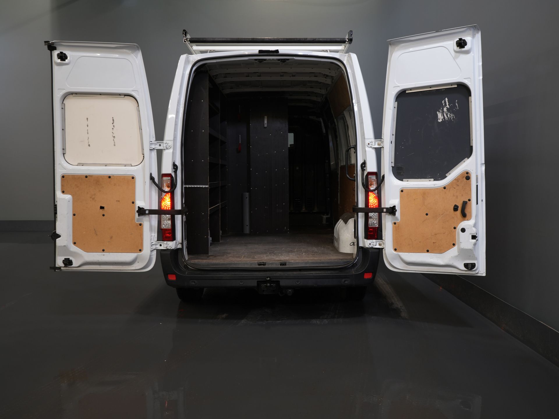 Opel Movano Lieferwagen 2.3 CDTI 135 PS L3H2 2x Schiebetür/ Dachgepäckträger + Leiter/ Innenausstattung/ PDC/ Anhängerkupplung/ Radio