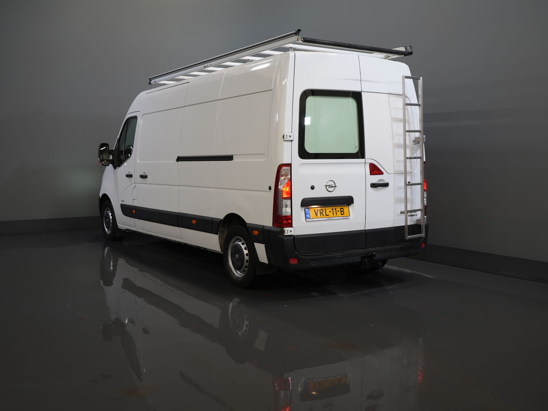 Opel Movano Lieferwagen 2.3 CDTI 135 PS L3H2 2x Schiebetür/ Dachgepäckträger + Leiter/ Innenausstattung/ PDC/ Anhängerkupplung/ Radio