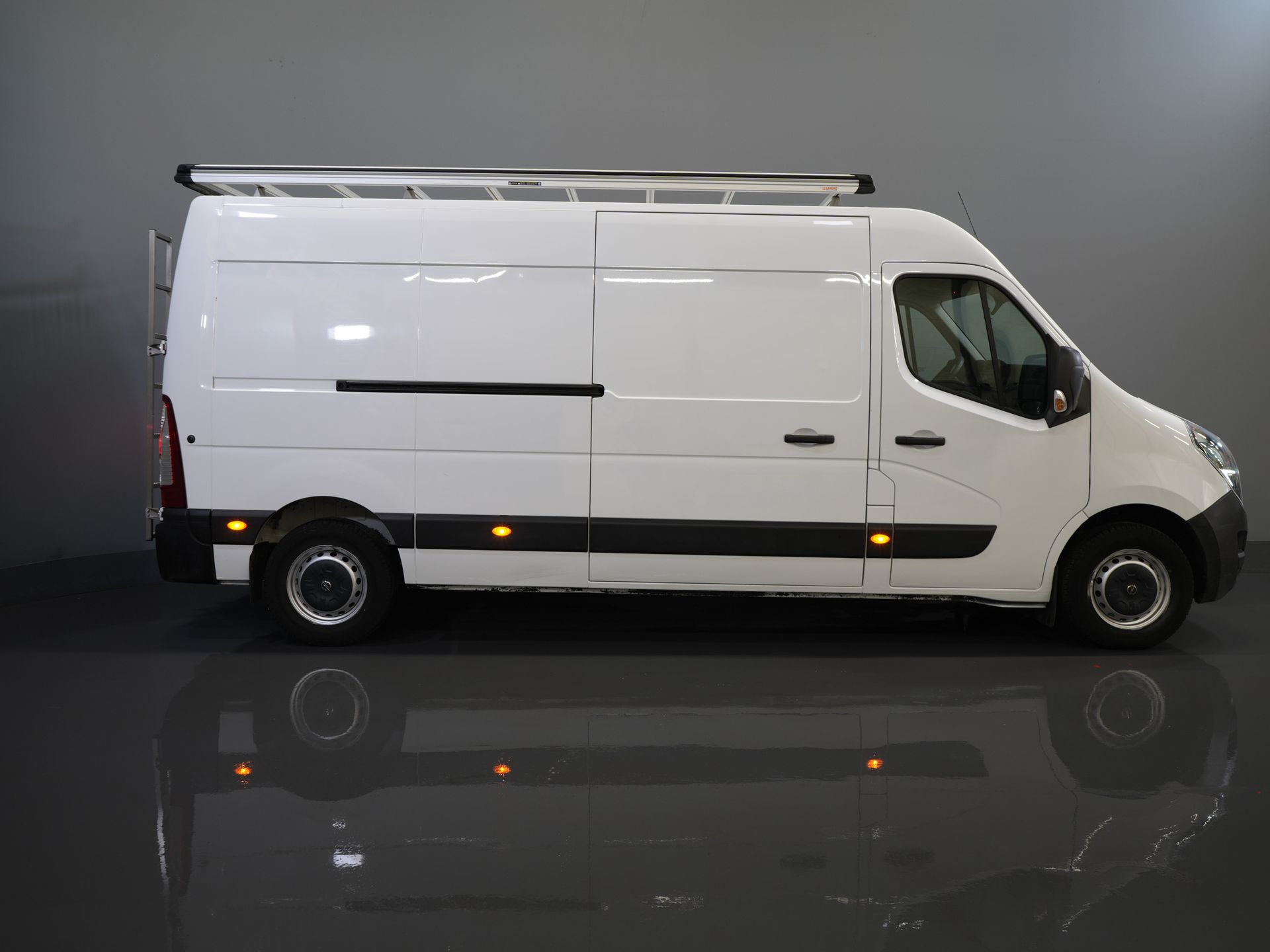 Opel Movano Lieferwagen 2.3 CDTI 135 PS L3H2 2x Schiebetür/ Dachgepäckträger + Leiter/ Innenausstattung/ PDC/ Anhängerkupplung/ Radio