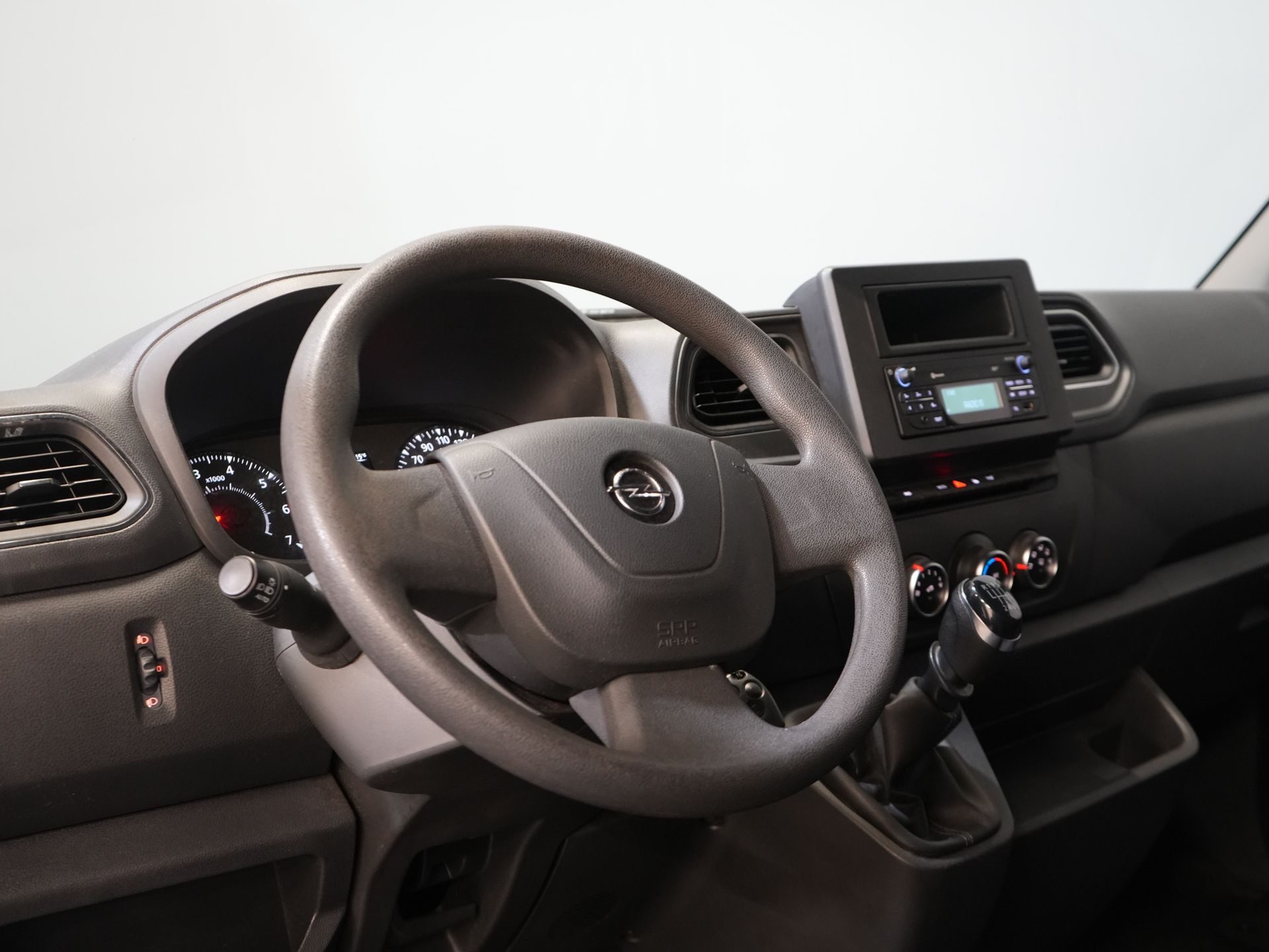 Opel Movano Lieferwagen 2.3 CDTI 135 PS L3H2 2x Schiebetür/ Dachgepäckträger + Leiter/ Innenausstattung/ PDC/ Anhängerkupplung/ Radio