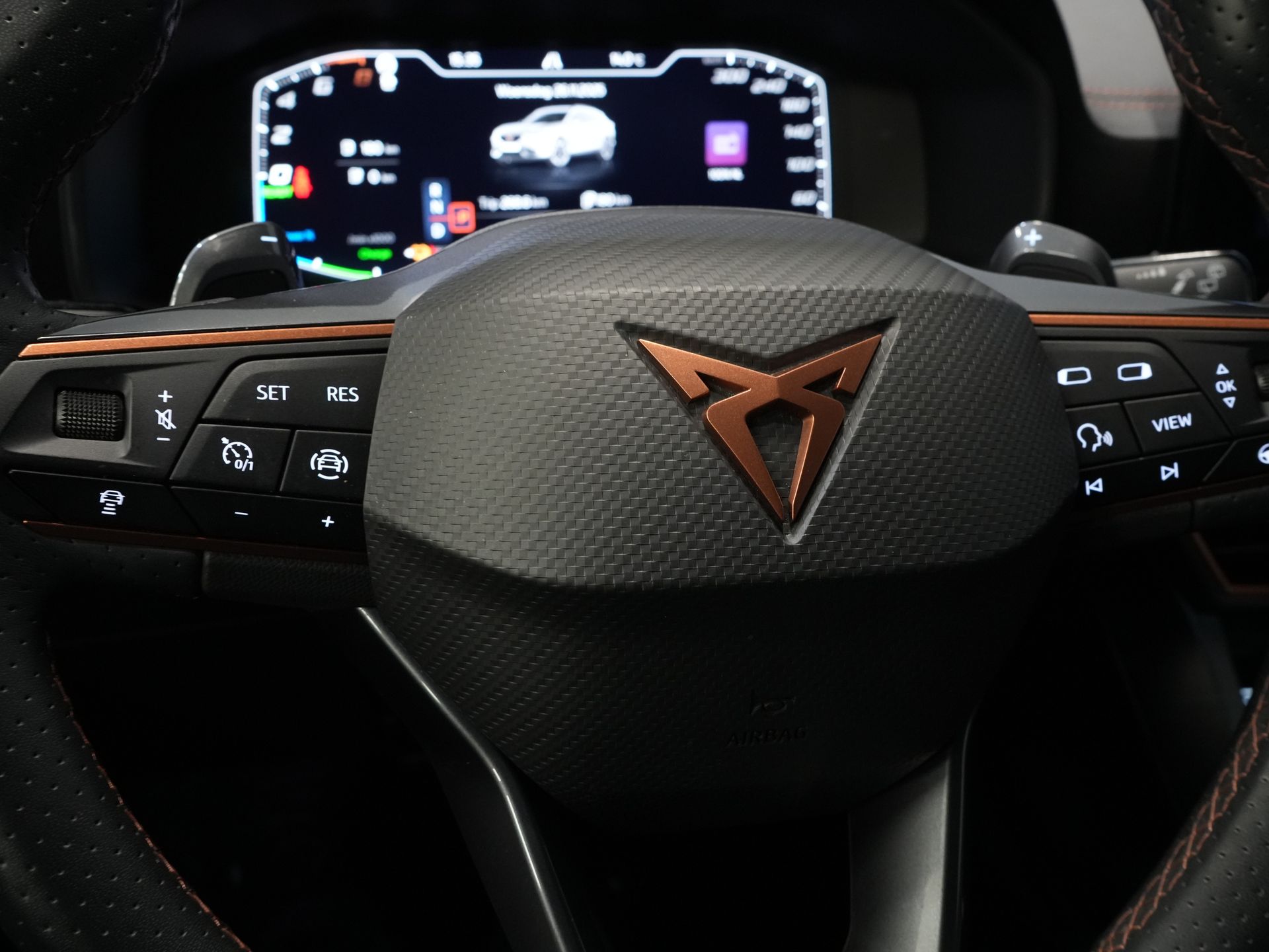 CUPRA Formentor SUV 1.4 e-Hybrid VZ Copper Edition Matrix/ Adapt.Cruise/ Calefacción en los asientos/ Calefacción en el volante/ Navegador/ Climatizador/ 19'' LMV