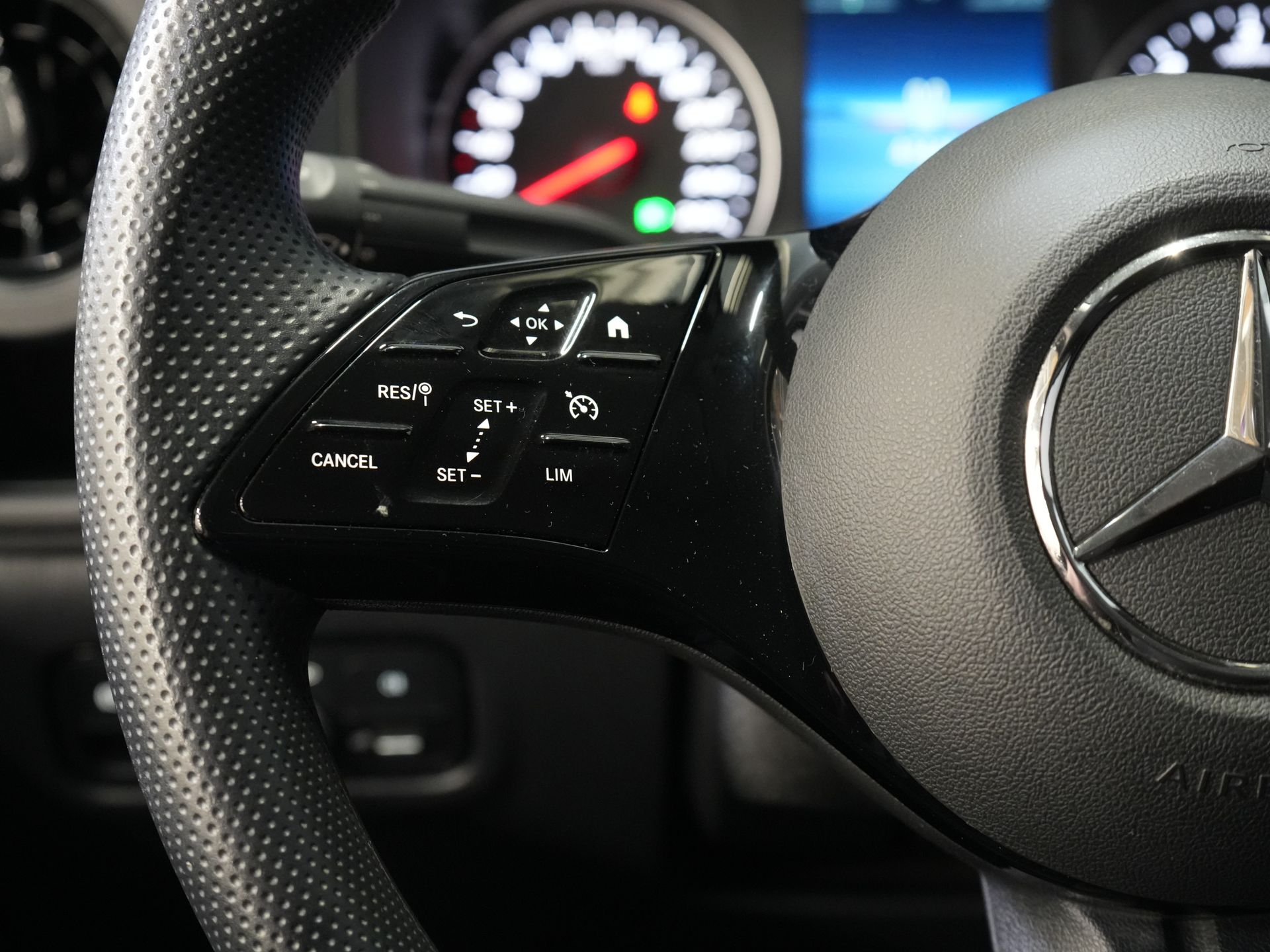 Mercedes-Benz Vito Furgoneta 119 CDI Aut. L3 LED/ 2,5 t Capacidad de remolque/ 270 g Puertas/ Calefacción en los asientos/ Carplay/ Cámara/ Gancho de remolque/ Control de crucero/ PDC/ DAB