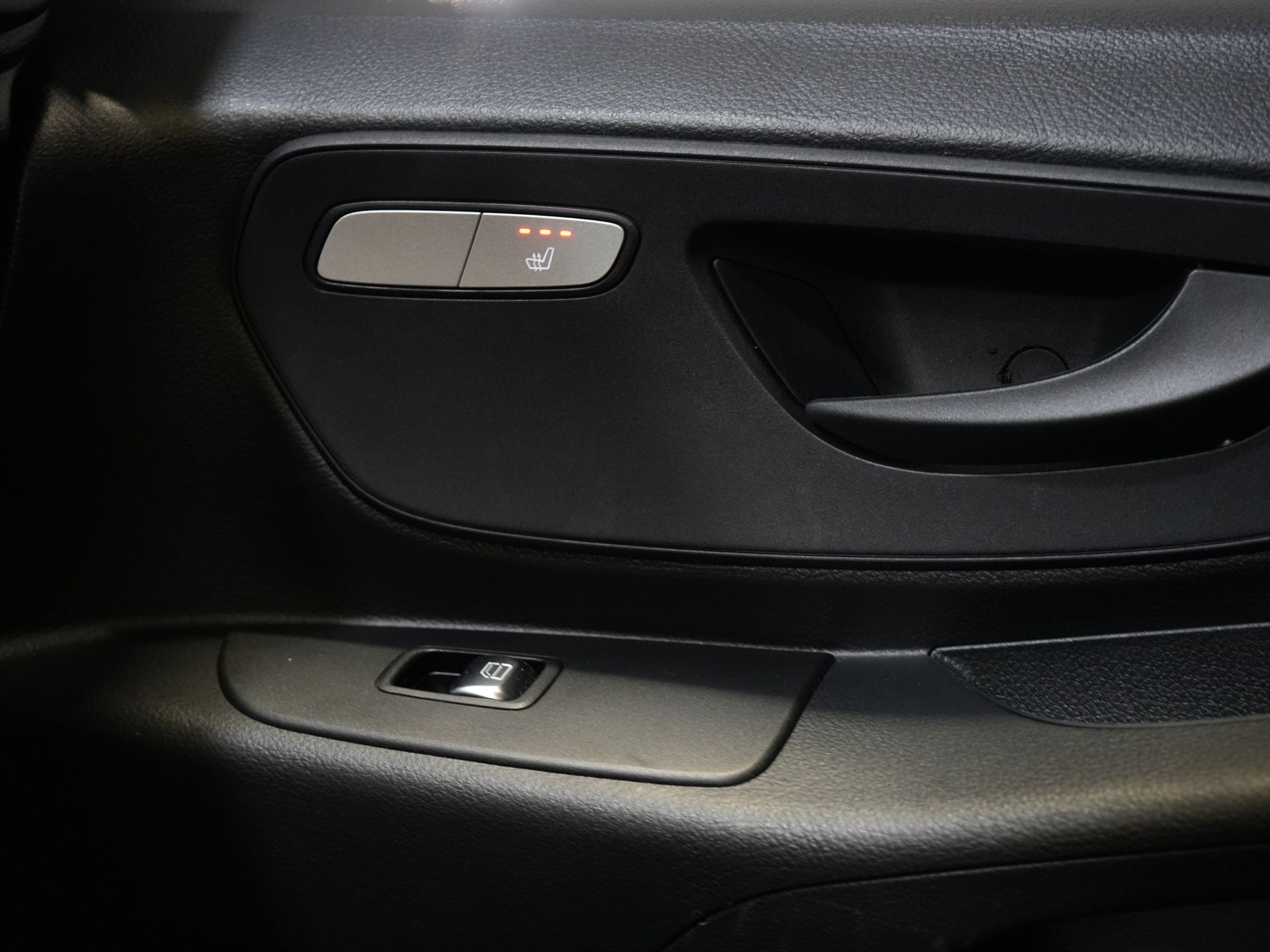 Mercedes-Benz Vito Furgoneta 119 CDI Aut. L3 LED/ 2,5 t Capacidad de remolque/ 270 g Puertas/ Calefacción en los asientos/ Carplay/ Cámara/ Gancho de remolque/ Control de crucero/ PDC/ DAB