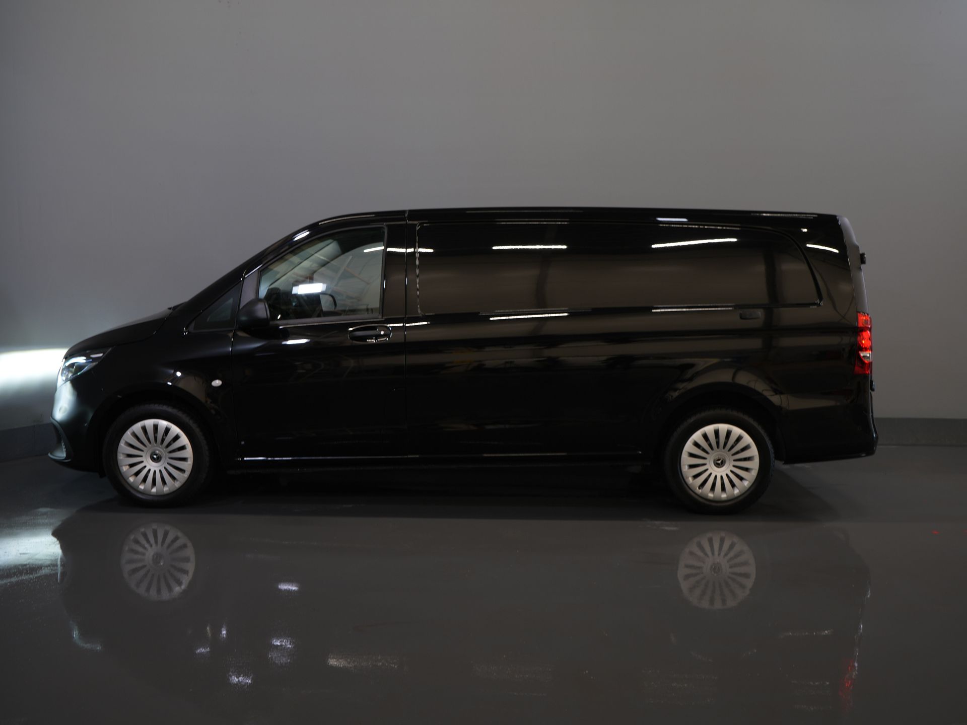 Mercedes-Benz Vito Furgoneta 119 CDI Aut. L3 LED/ 2,5 t Capacidad de remolque/ 270 g Puertas/ Calefacción en los asientos/ Carplay/ Cámara/ Gancho de remolque/ Control de crucero/ PDC/ DAB