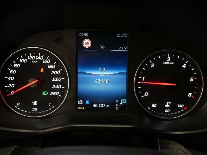 Mercedes-Benz Vito Furgoneta 119 CDI Aut. L3 LED/ 2,5 t Capacidad de remolque/ 270 g Puertas/ Calefacción en los asientos/ Carplay/ Cámara/ Gancho de remolque/ Control de crucero/ PDC/ DAB