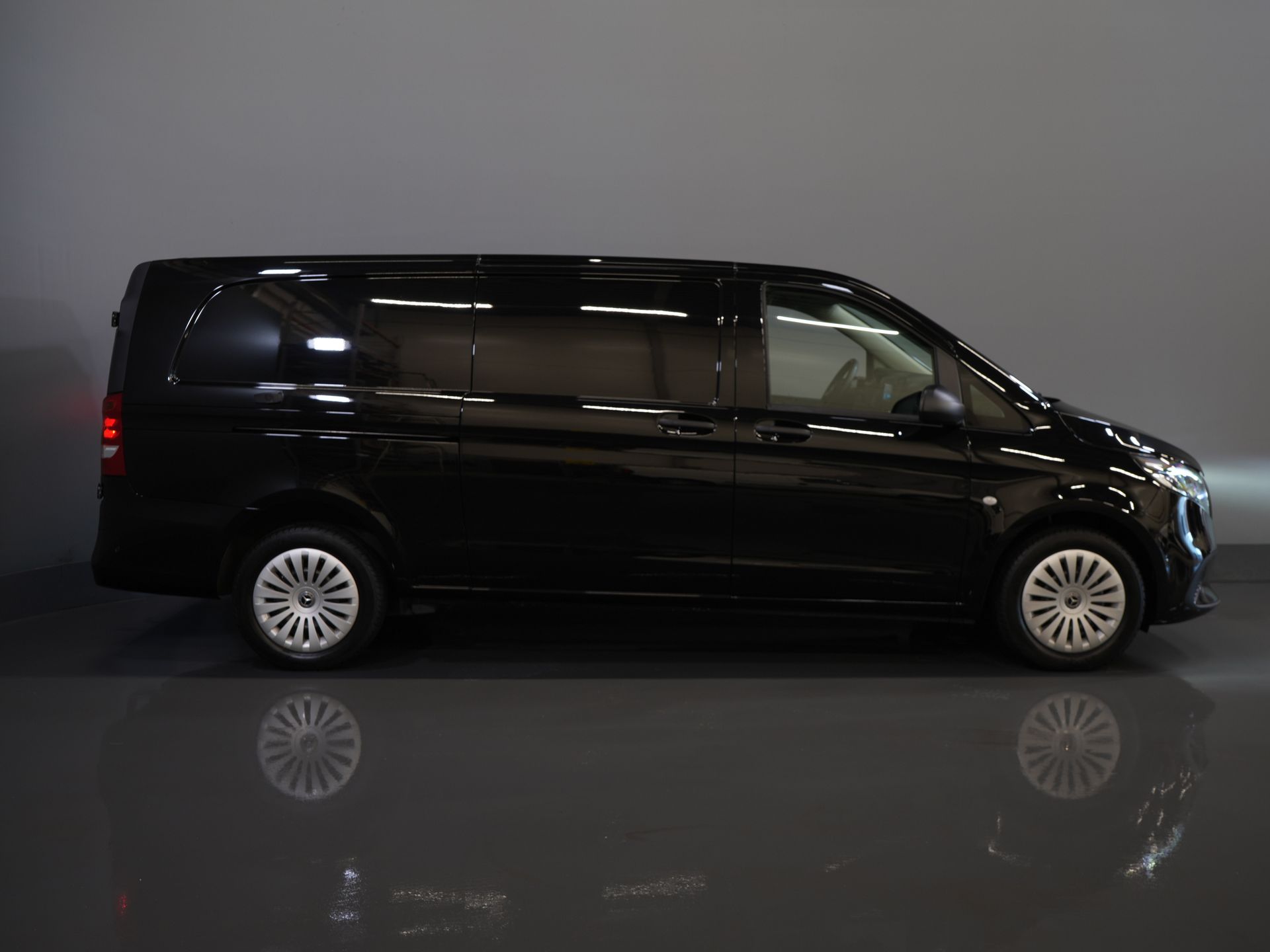 Mercedes-Benz Vito Furgoneta 119 CDI Aut. L3 LED/ 2,5 t Capacidad de remolque/ 270 g Puertas/ Calefacción en los asientos/ Carplay/ Cámara/ Gancho de remolque/ Control de crucero/ PDC/ DAB