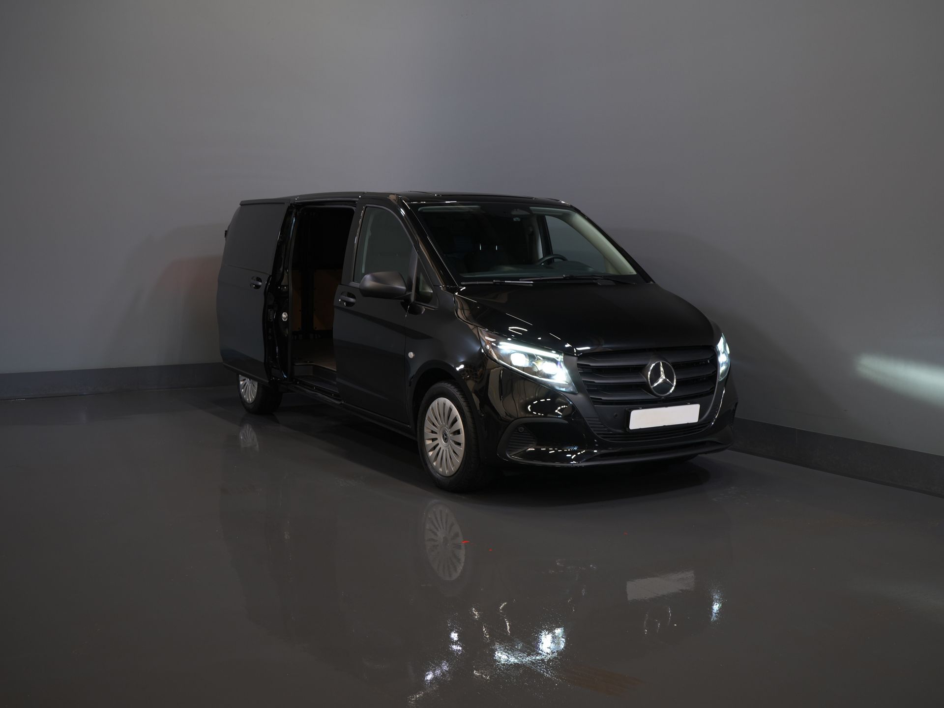 Mercedes-Benz Vito Furgoneta 119 CDI Aut. L3 LED/ 2,5 t Capacidad de remolque/ 270 g Puertas/ Calefacción en los asientos/ Carplay/ Cámara/ Gancho de remolque/ Control de crucero/ PDC/ DAB