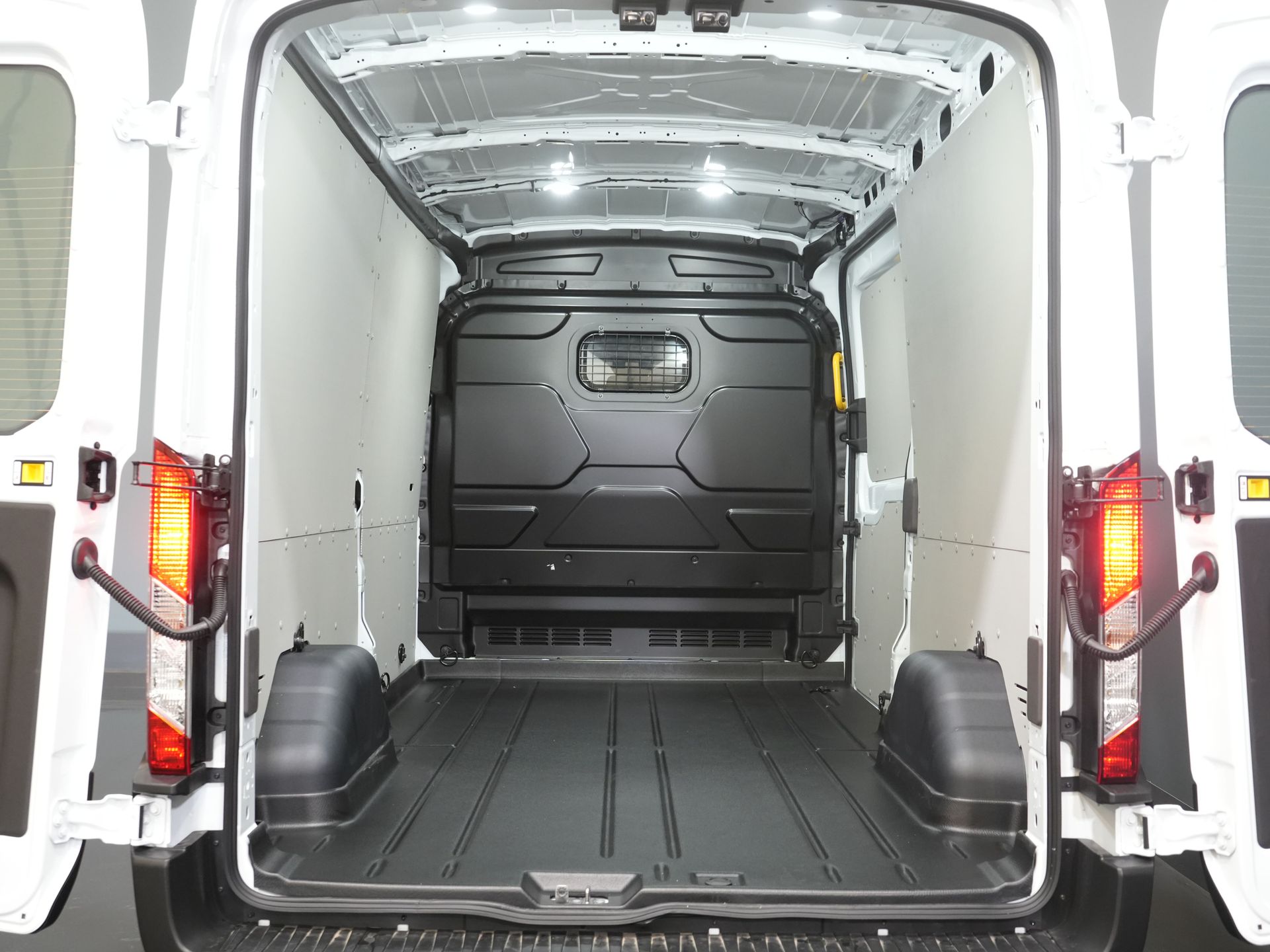 Ford Transit Van 350 2.0 TDCI 130 к.с. авт. L3H2 Trend BPM FREE/ Carplay/ Камера/ Круїз/ PDC V+A/ DAB/ Airco
