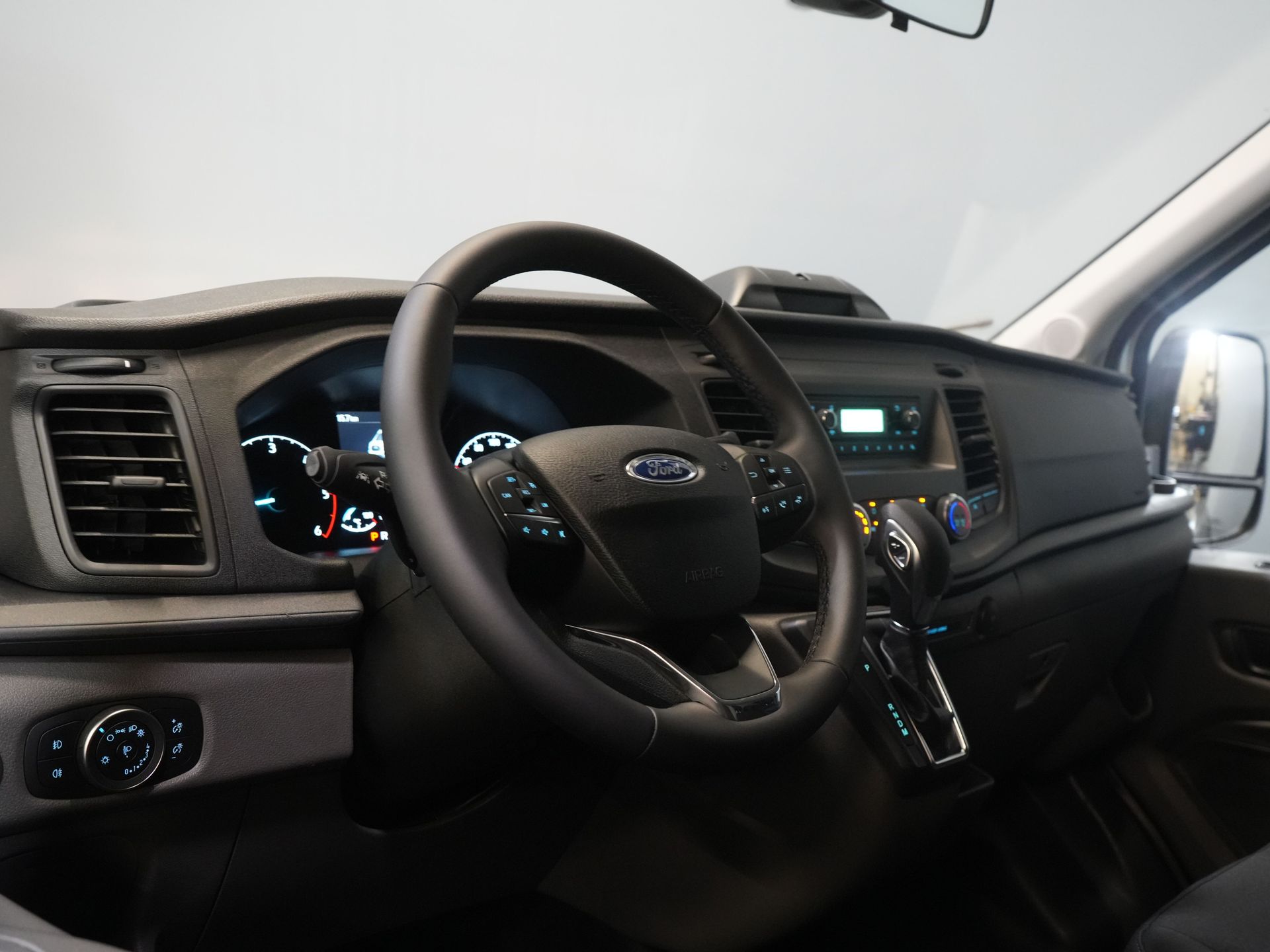 Ford Transit Van 350 2.0 TDCI 130 к.с. авт. L3H2 Trend BPM FREE/ Carplay/ Камера/ Круїз/ PDC V+A/ DAB/ Airco