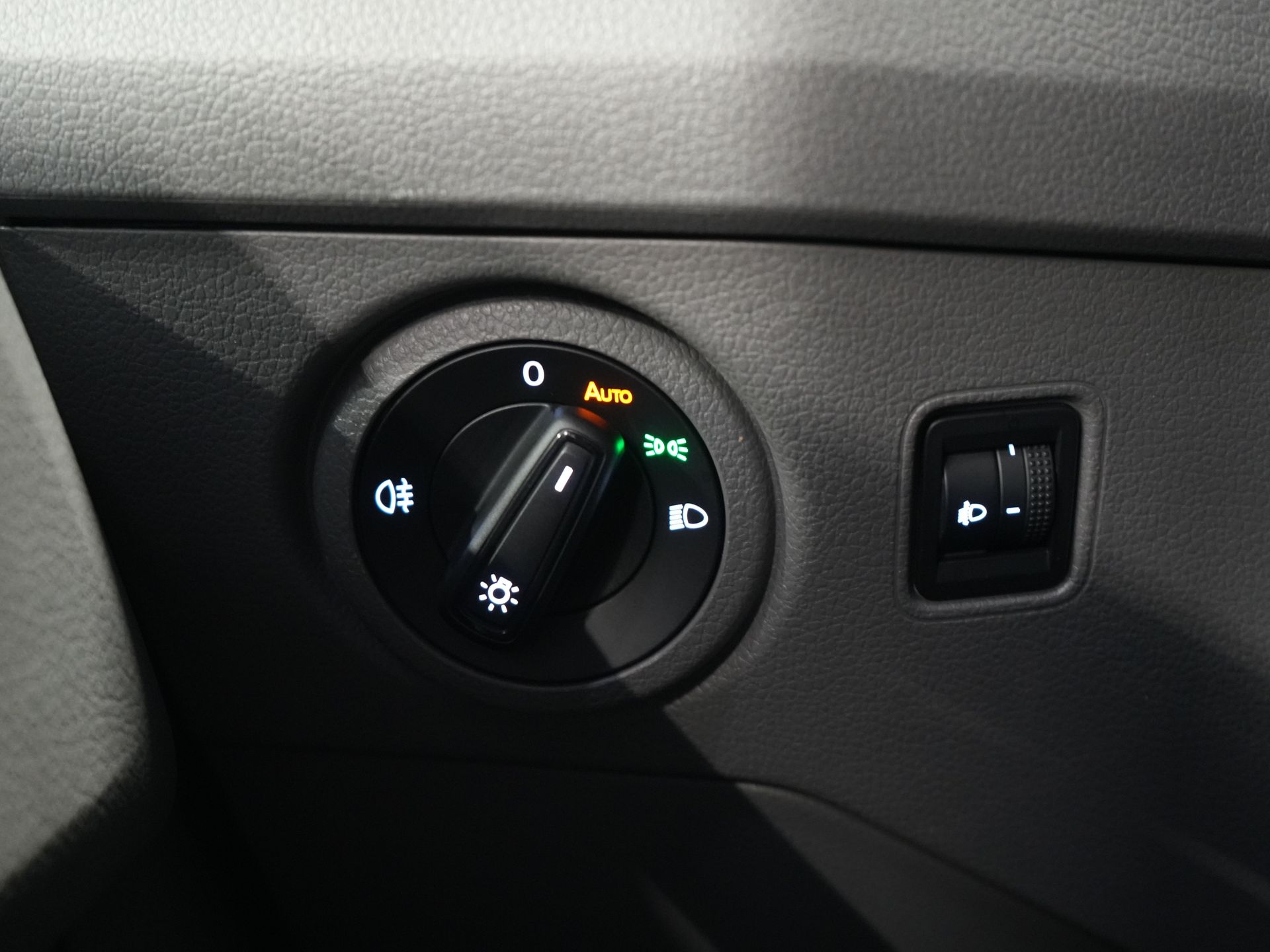 Volkswagen Crafter Bestelbus 35 2.0 TDI 140 pk L3H3 BPM VRIJ! 270Gr. Deuren/ Carplay/ Climate/ Camera/ Cruise