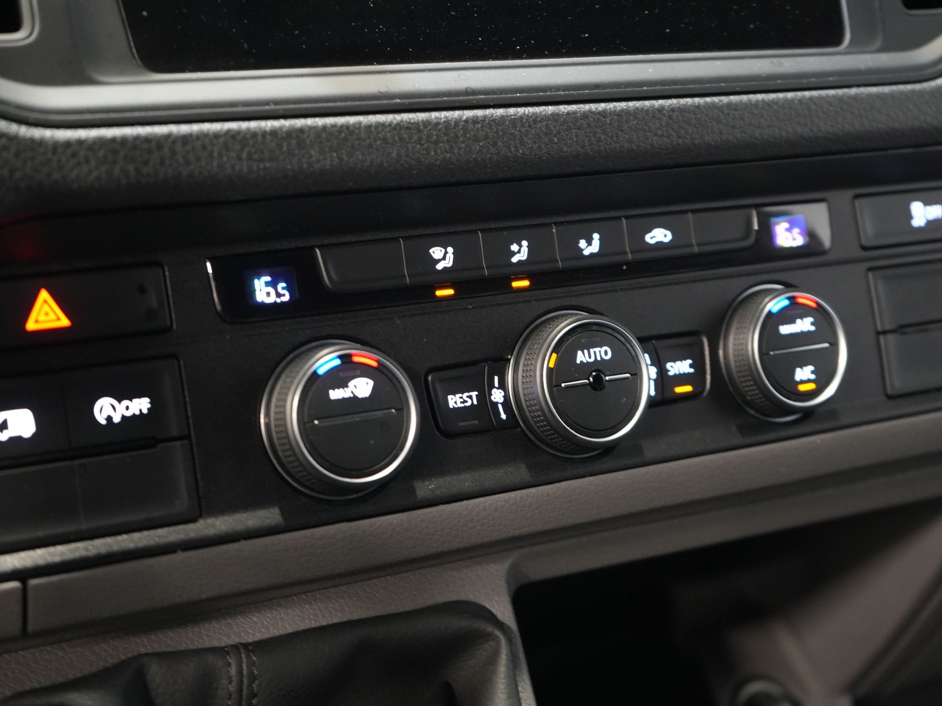 Volkswagen Crafter Bestelbus 35 2.0 TDI 140 pk L3H3 BPM VRIJ! 270Gr. Deuren/ Carplay/ Climate/ Camera/ Cruise