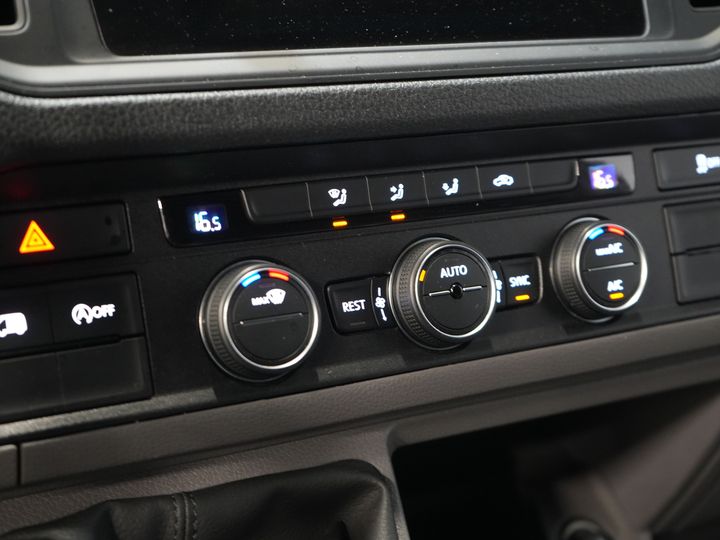 Volkswagen Crafter Bestelbus 35 2.0 TDI 140 pk L3H3 BPM VRIJ! 270Gr. Deuren/ Carplay/ Climate/ Camera/ Cruise