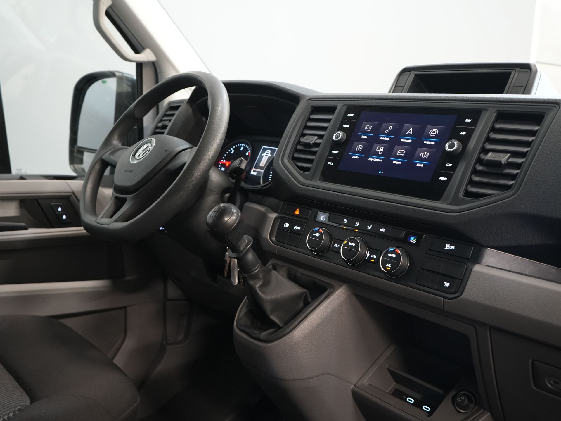 Volkswagen Crafter Bestelbus 35 2.0 TDI 140 pk L3H3 BPM VRIJ! 270Gr. Deuren/ Carplay/ Climate/ Camera/ Cruise