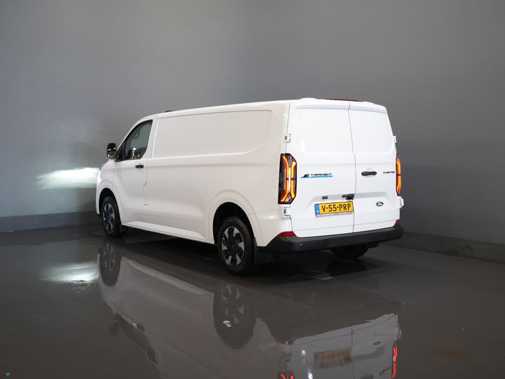 Ford E-Transit Custom Bestelbus L2 330 km WLTP LED/ Standkachel/ Stoelverw./ Snellader/ 2.3t Trekverm./ Carplay/ Climate/ Camera/ PDC/ Cruise