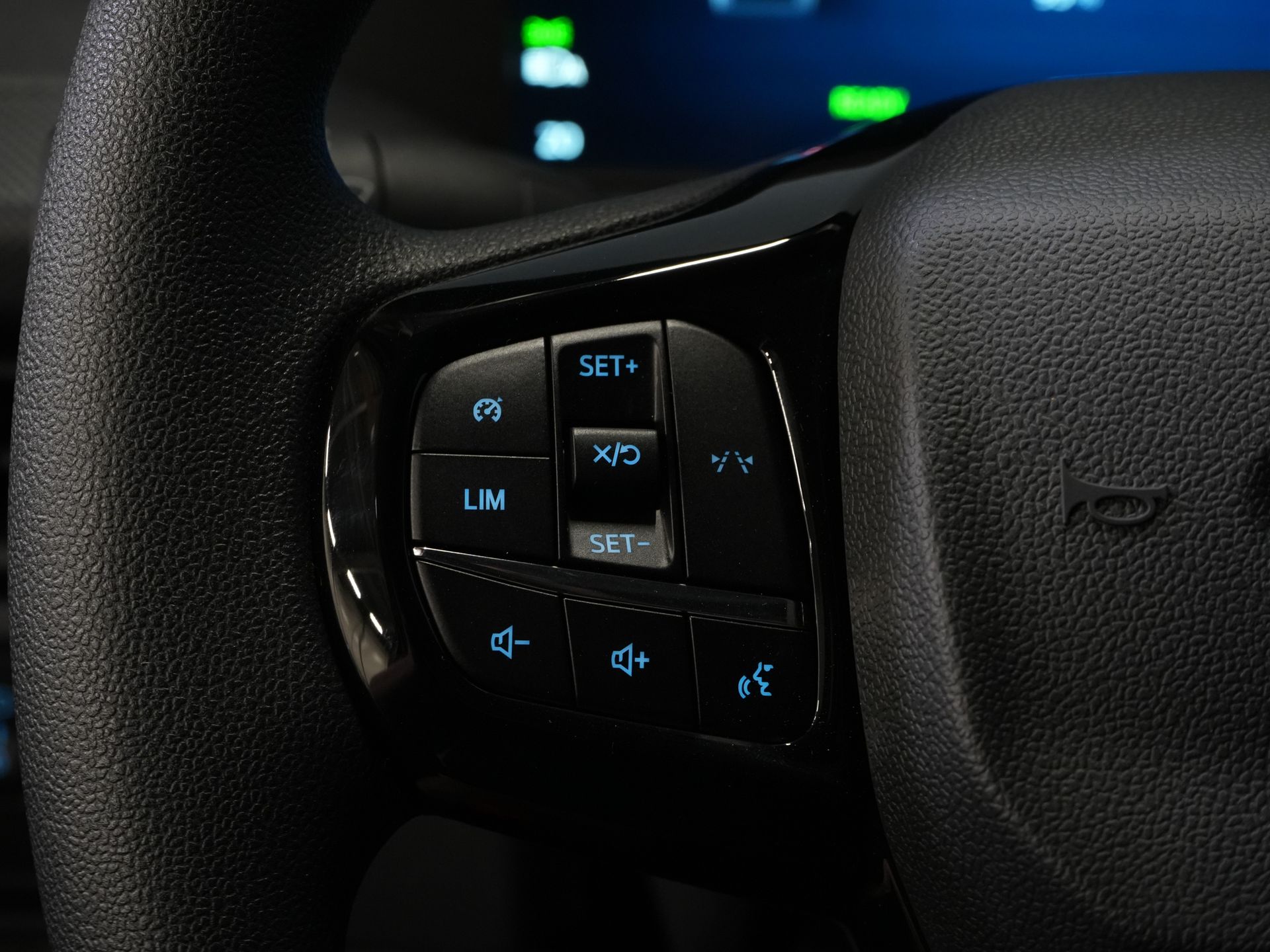 Ford E-Transit Custom Bestelbus L2 330 km WLTP LED/ Standkachel/ Stoelverw./ Snellader/ 2.3t Trekverm./ Carplay/ Climate/ Camera/ PDC/ Cruise