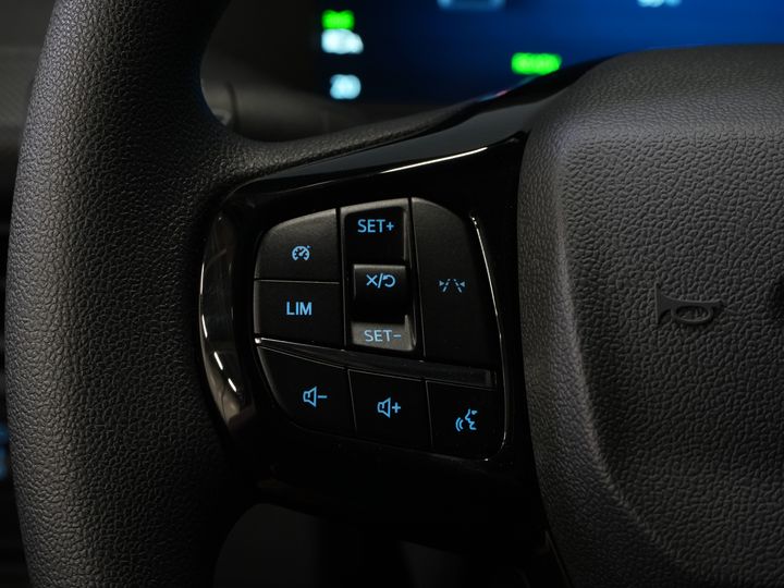 Ford E-Transit Custom Bestelbus L2 330 km WLTP LED/ Standkachel/ Stoelverw./ Snellader/ 2.3t Trekverm./ Carplay/ Climate/ Camera/ PDC/ Cruise