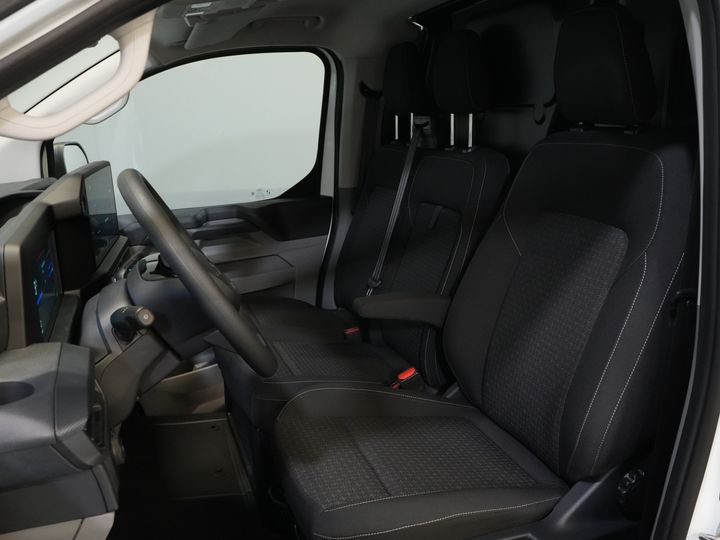Ford E-Transit Custom Bestelbus L2 330 km WLTP LED/ Standkachel/ Stoelverw./ Snellader/ 2.3t Trekverm./ Carplay/ Climate/ Camera/ PDC/ Cruise