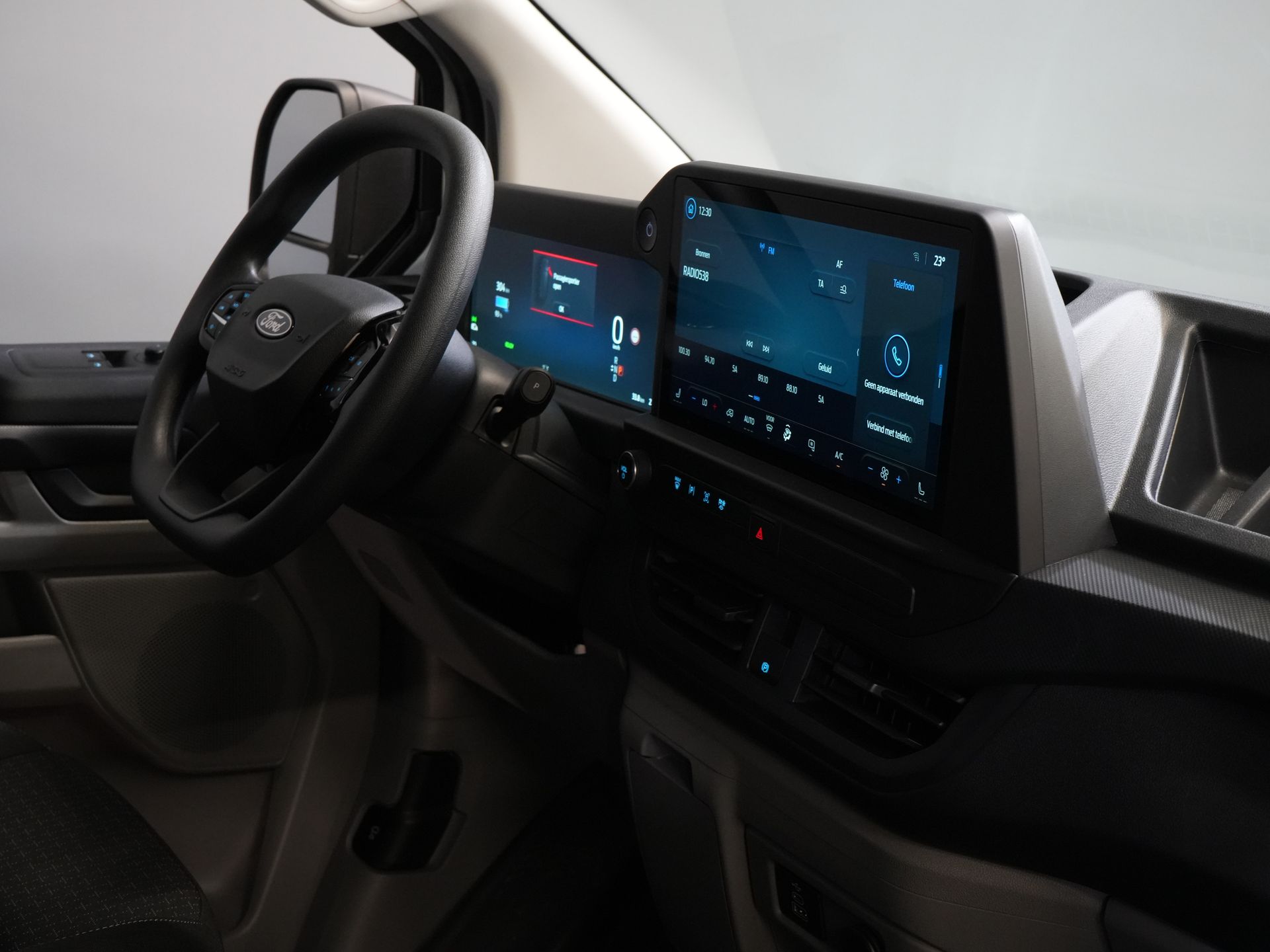 Ford E-Transit Custom Bestelbus L2 330 km WLTP LED/ Standkachel/ Stoelverw./ Snellader/ 2.3t Trekverm./ Carplay/ Climate/ Camera/ PDC/ Cruise