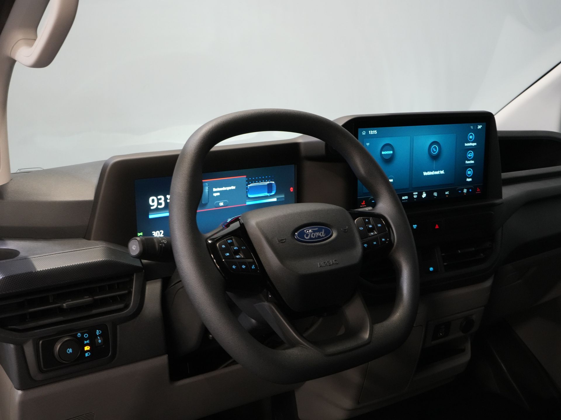 Ford E-Transit Custom Bestelbus L2 330 km WLTP LED/ Standkachel/ Stoelverw./ Snellader/ 2.3t Trekverm./ Carplay/ Climate/ Camera/ PDC/ Cruise