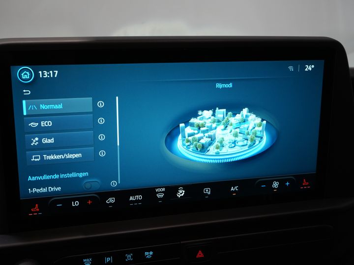 Ford E-Transit Custom Bestelbus L2 330 km WLTP LED/ Standkachel/ Stoelverw./ Snellader/ 2.3t Trekverm./ Carplay/ Climate/ Camera/ PDC/ Cruise