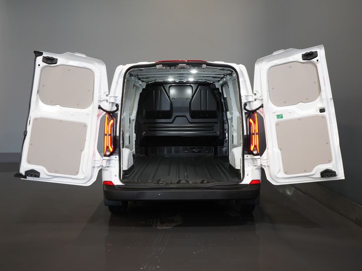 Ford E-Transit Custom Bestelbus L2 330 km WLTP LED/ Standkachel/ Stoelverw./ Snellader/ 2.3t Trekverm./ Carplay/ Climate/ Camera/ PDC/ Cruise