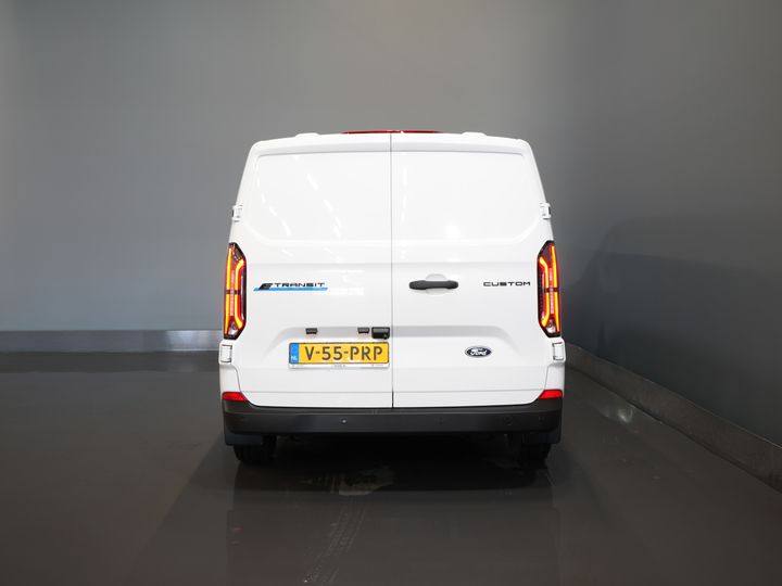 Ford E-Transit Custom Bestelbus L2 330 km WLTP LED/ Standkachel/ Stoelverw./ Snellader/ 2.3t Trekverm./ Carplay/ Climate/ Camera/ PDC/ Cruise