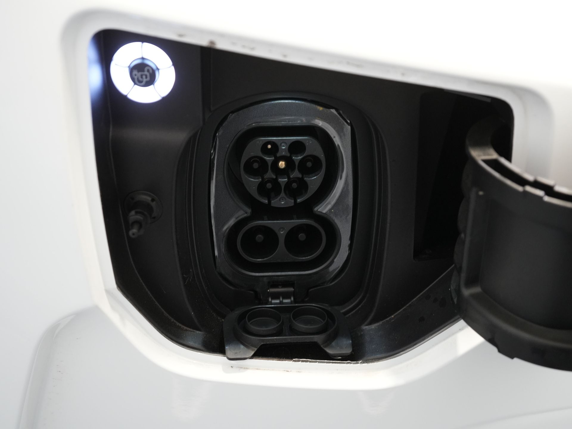 Ford E-Transit Custom Furgoneta 320 Trend 65 kWh 330 km WLTP LED/ Cargador rápido/ 2,3 t de capacidad de remolque/ Dirección asistida/ Asientos calefactables/ Carplay/ Climatizador/ Cámara/ PDC/ Control de crucero