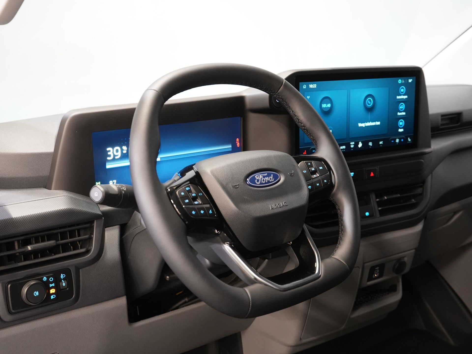 Ford E-Transit Custom Furgoneta 320 Trend 65 kWh 330 km WLTP LED/ Cargador rápido/ 2,3 t de capacidad de remolque/ Dirección asistida/ Asientos calefactables/ Carplay/ Climatizador/ Cámara/ PDC/ Control de crucero