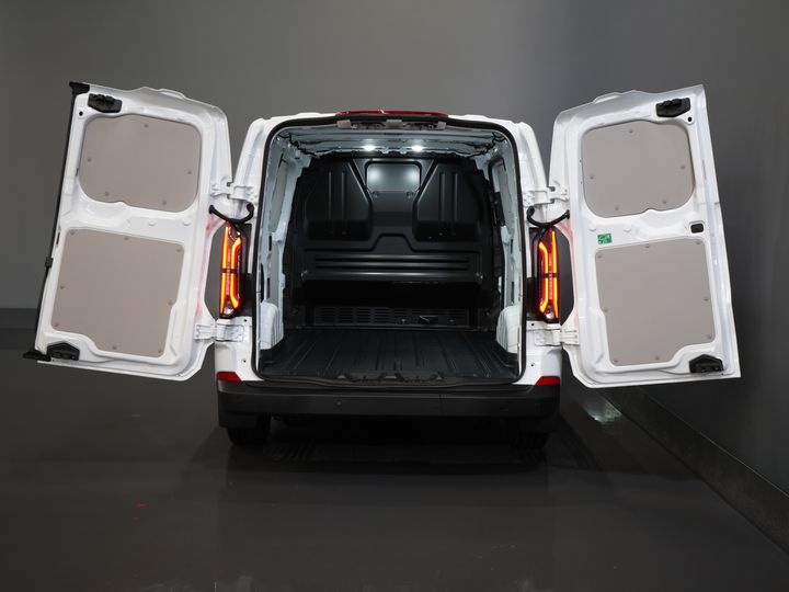 Ford E-Transit Custom Furgoneta 320 Trend 65 kWh 330 km WLTP LED/ Cargador rápido/ 2,3 t de capacidad de remolque/ Dirección asistida/ Asientos calefactables/ Carplay/ Climatizador/ Cámara/ PDC/ Control de crucero