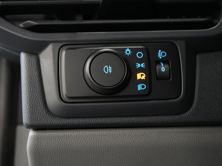 Ford E-Transit Custom Furgoneta 320 Trend 65 kWh 330 km WLTP LED/ Cargador rápido/ 2,3 t de capacidad de remolque/ Dirección asistida/ Asientos calefactables/ Carplay/ Climatizador/ Cámara/ PDC/ Control de crucero