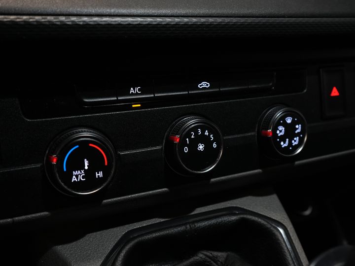 Volkswagen Transporter Van 2.0 TDI NL Auto/ Airco/ Bluetooth/ Abschlepphaken